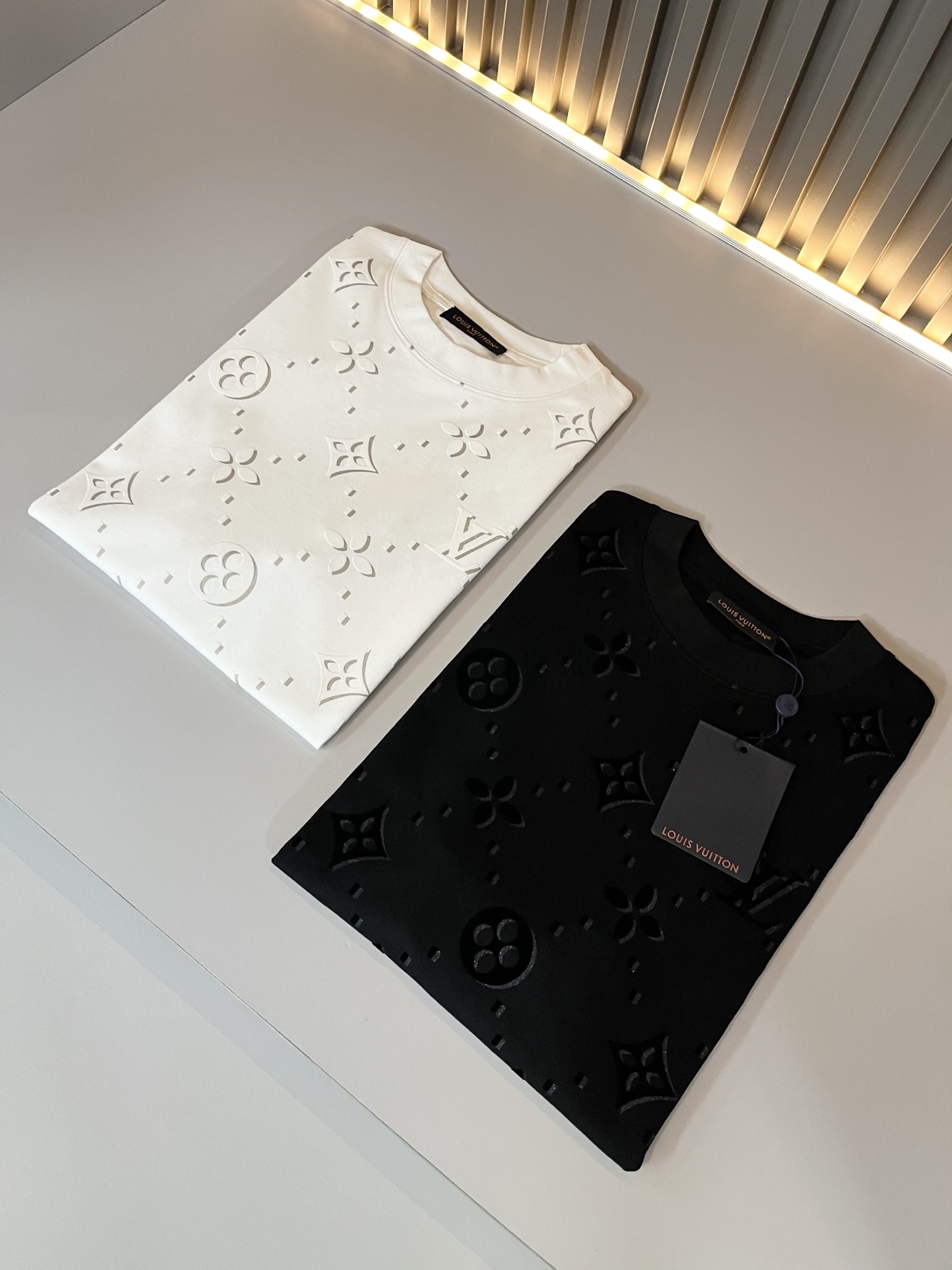 Louis Vuit*on 2026春夏路易家族轻奢Monogram印花工艺短袖T恤，男女同款👫背后反向