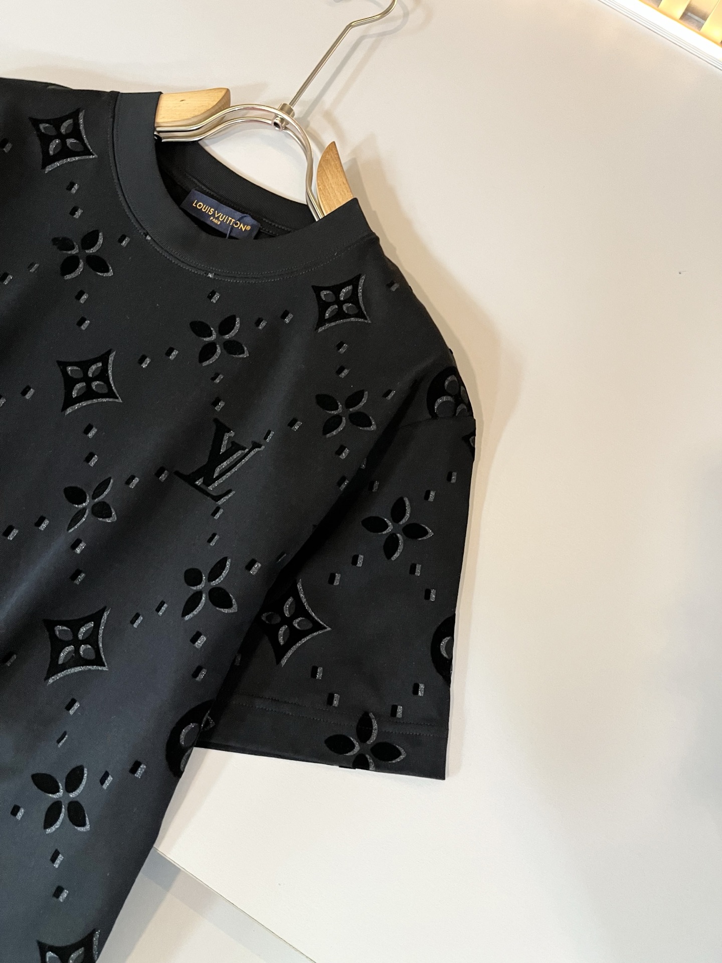 Louis Vuit*on 2026春夏路易家族轻奢Monogram印花工艺短袖T恤，男女同款👫背后反向