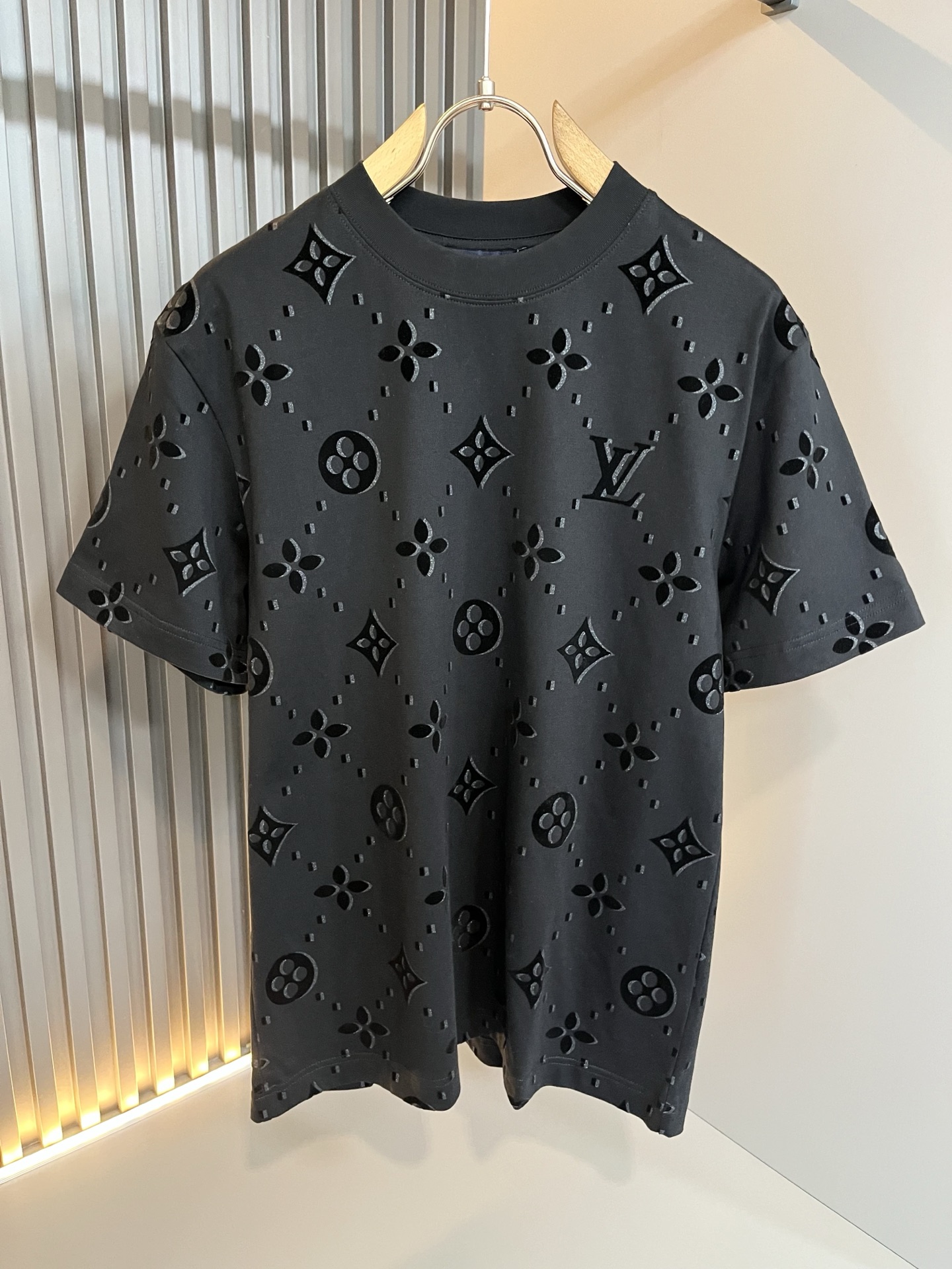 Louis Vuit*on 2026春夏路易家族轻奢Monogram印花工艺短袖T恤，男女同款👫背后反向