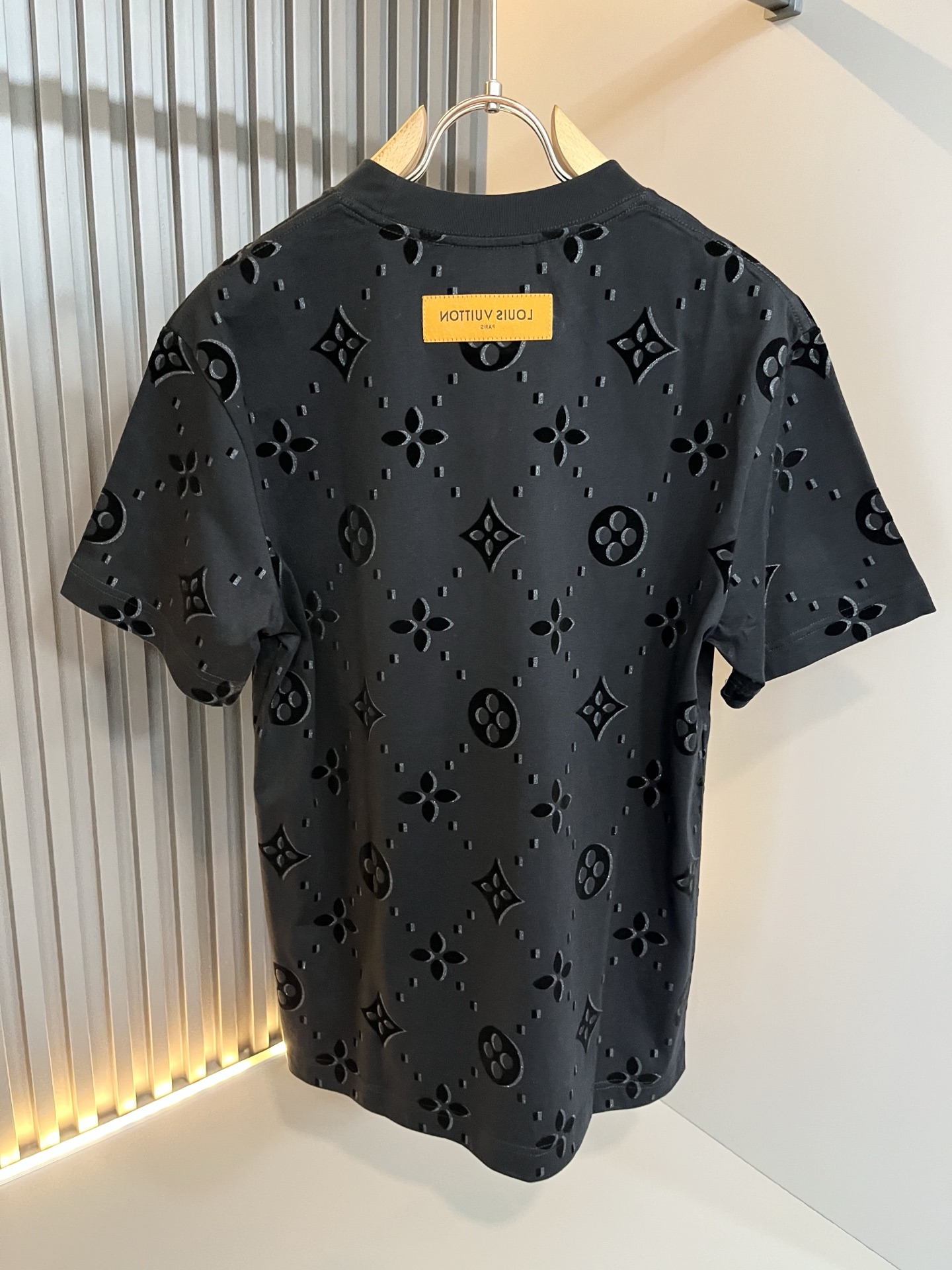 Louis Vuit*on 2026春夏路易家族轻奢Monogram印花工艺短袖T恤，男女同款👫背后反向