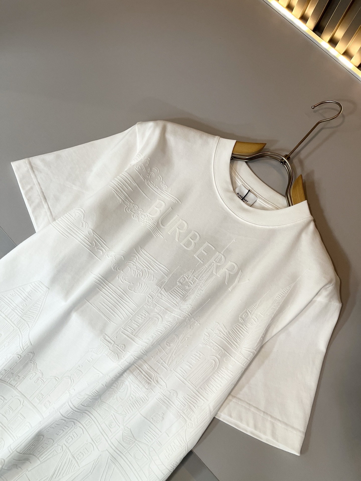 BURBER*Y巴*莉2026春夏新品短袖T恤，重磅来袭，最近比较火热的环保纯棉面料制作而成，高端户外运