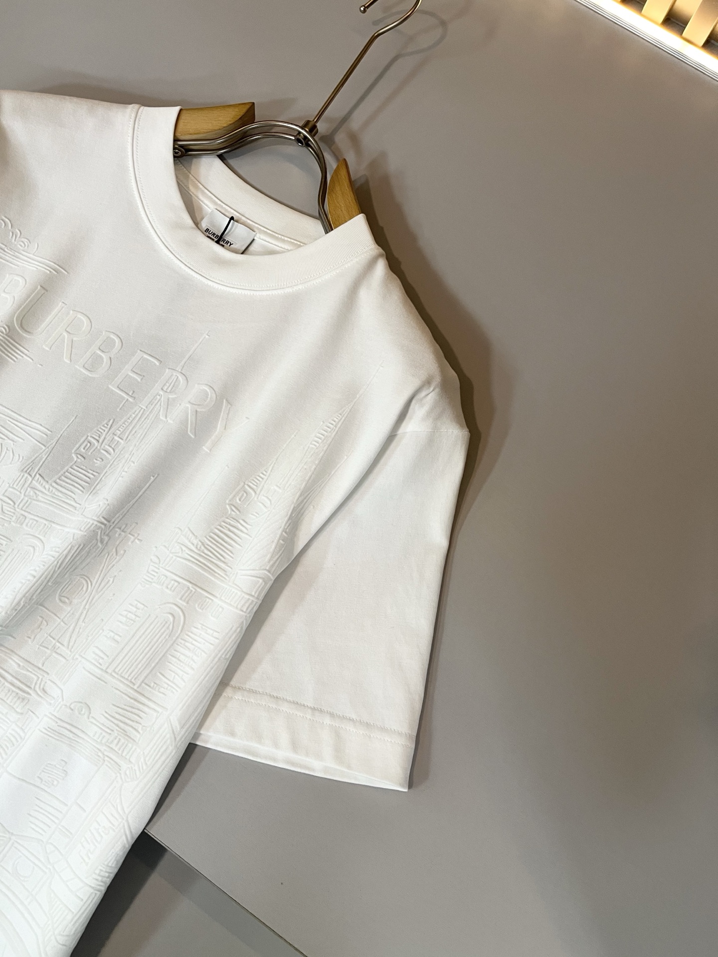 BURBER*Y巴*莉2026春夏新品短袖T恤，重磅来袭，最近比较火热的环保纯棉面料制作而成，高端户外运
