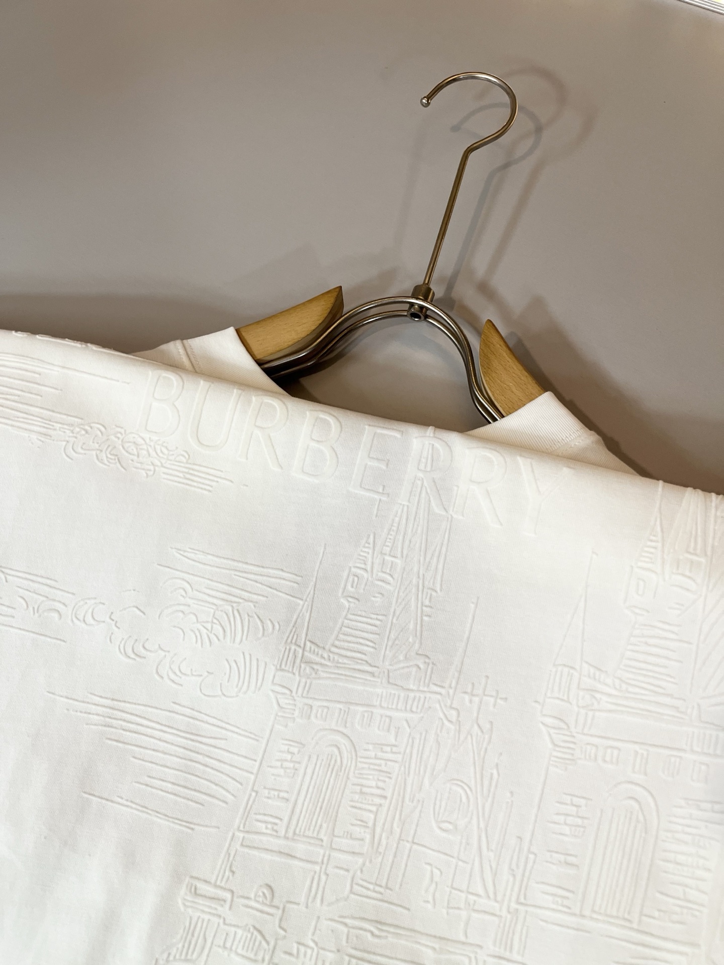 BURBER*Y巴*莉2026春夏新品短袖T恤，重磅来袭，最近比较火热的环保纯棉面料制作而成，高端户外运