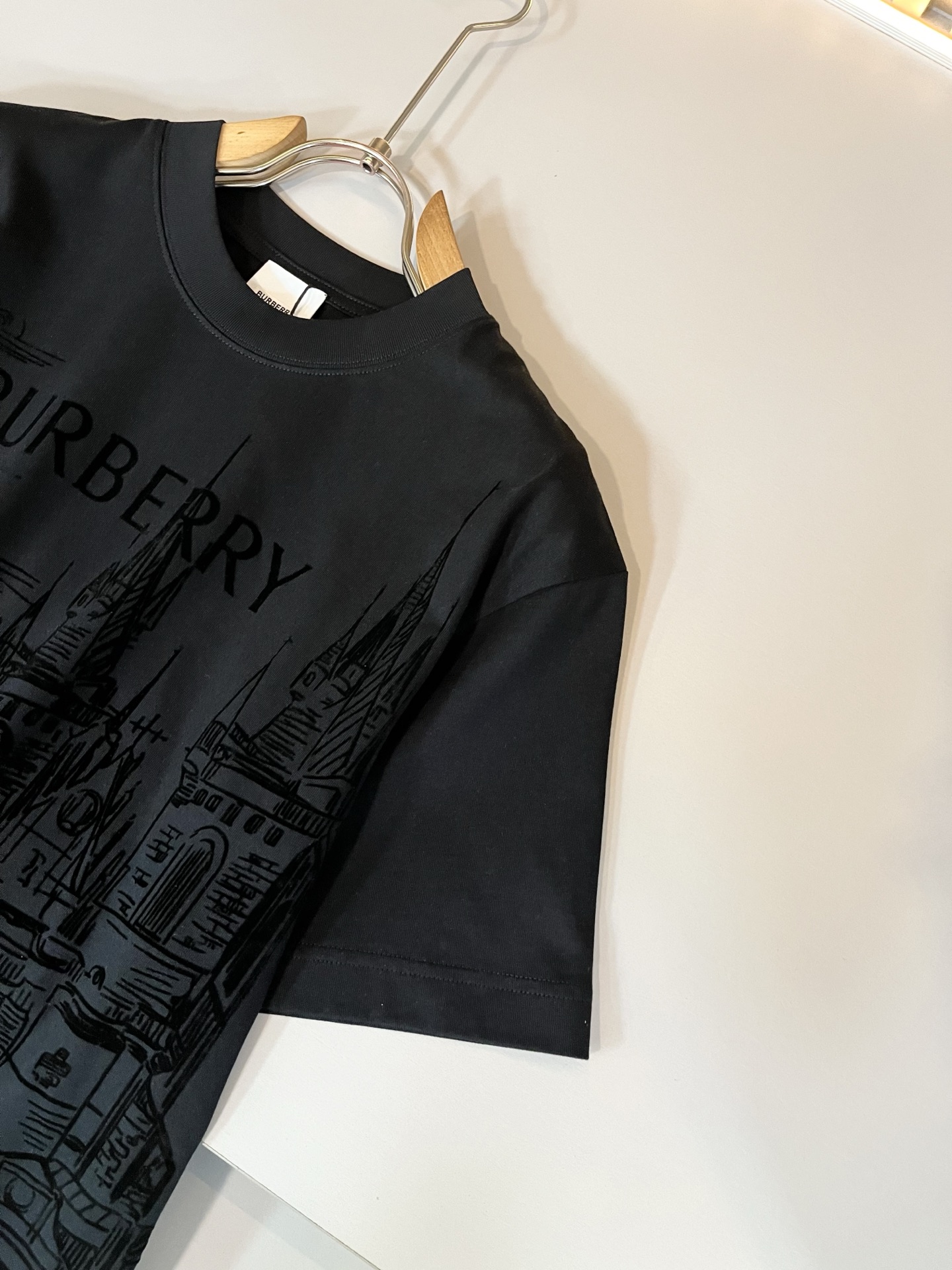 BURBER*Y巴*莉2026春夏新品短袖T恤，重磅来袭，最近比较火热的环保纯棉面料制作而成，高端户外运