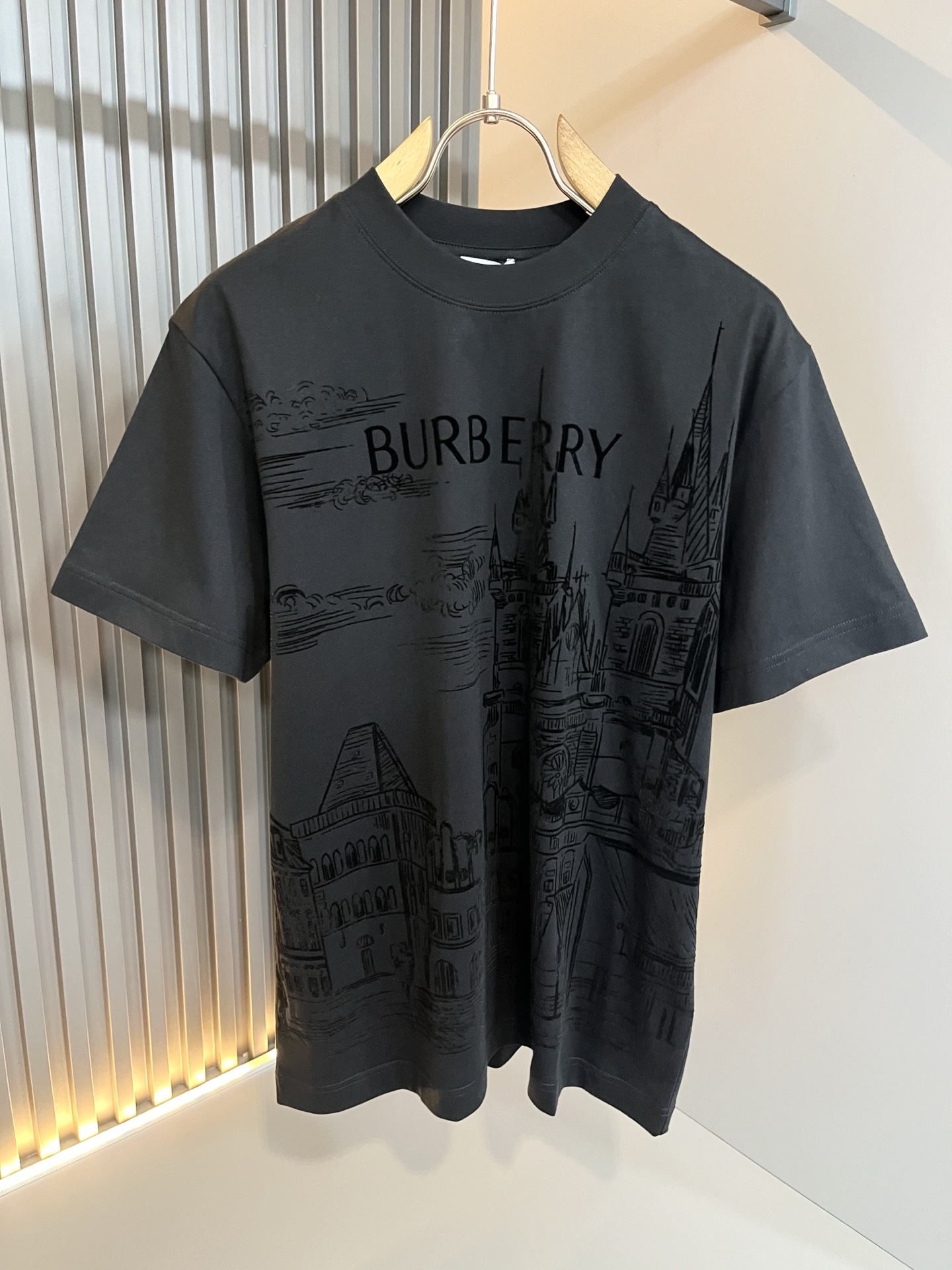 BURBER*Y巴*莉2026春夏新品短袖T恤，重磅来袭，最近比较火热的环保纯棉面料制作而成，高端户外运