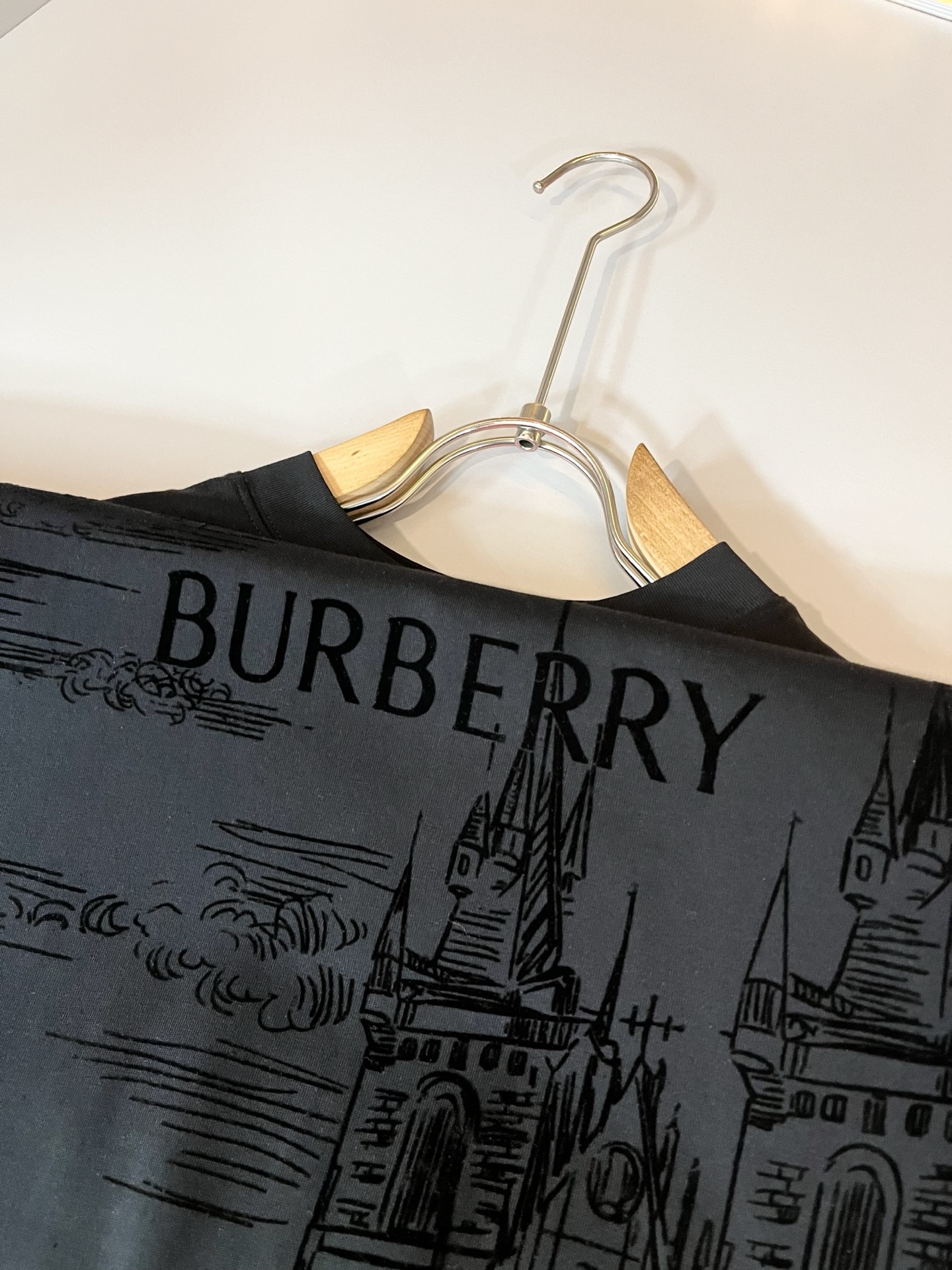 BURBER*Y巴*莉2026春夏新品短袖T恤，重磅来袭，最近比较火热的环保纯棉面料制作而成，高端户外运