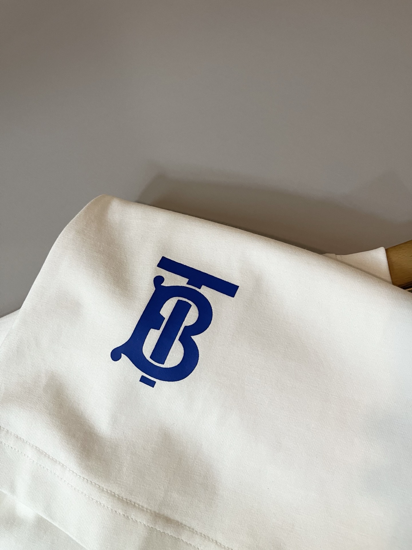 BURBER*Y巴*莉2026春夏新品短袖T恤，重磅来袭，最近比较火热的环保纯棉面料制作而成，高端户外运