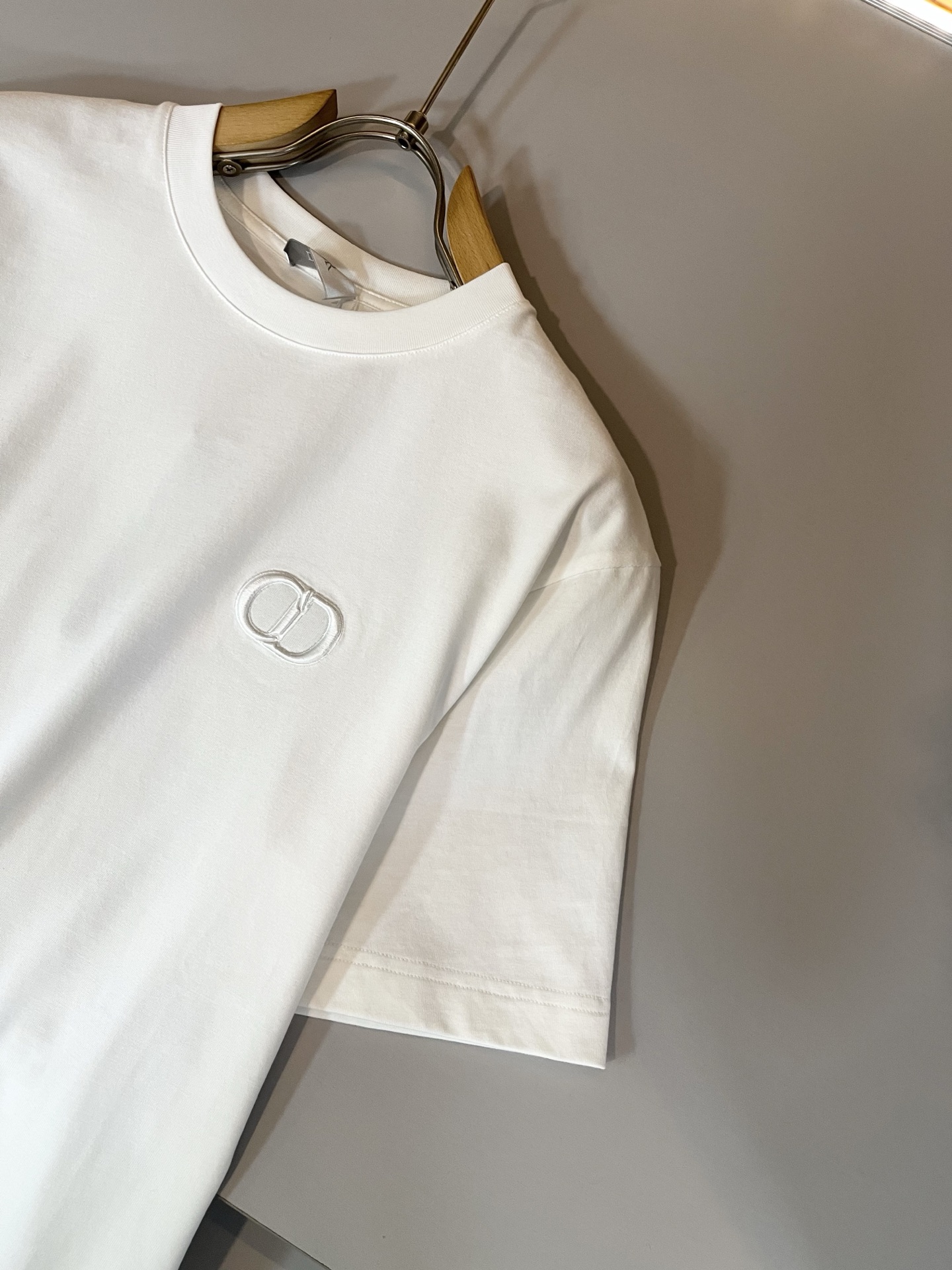 Dio*迪家 2026春夏新款男女同款👫短袖T恤，专柜同步发售！定制专属260克纯棉面料，定制原版工艺螺