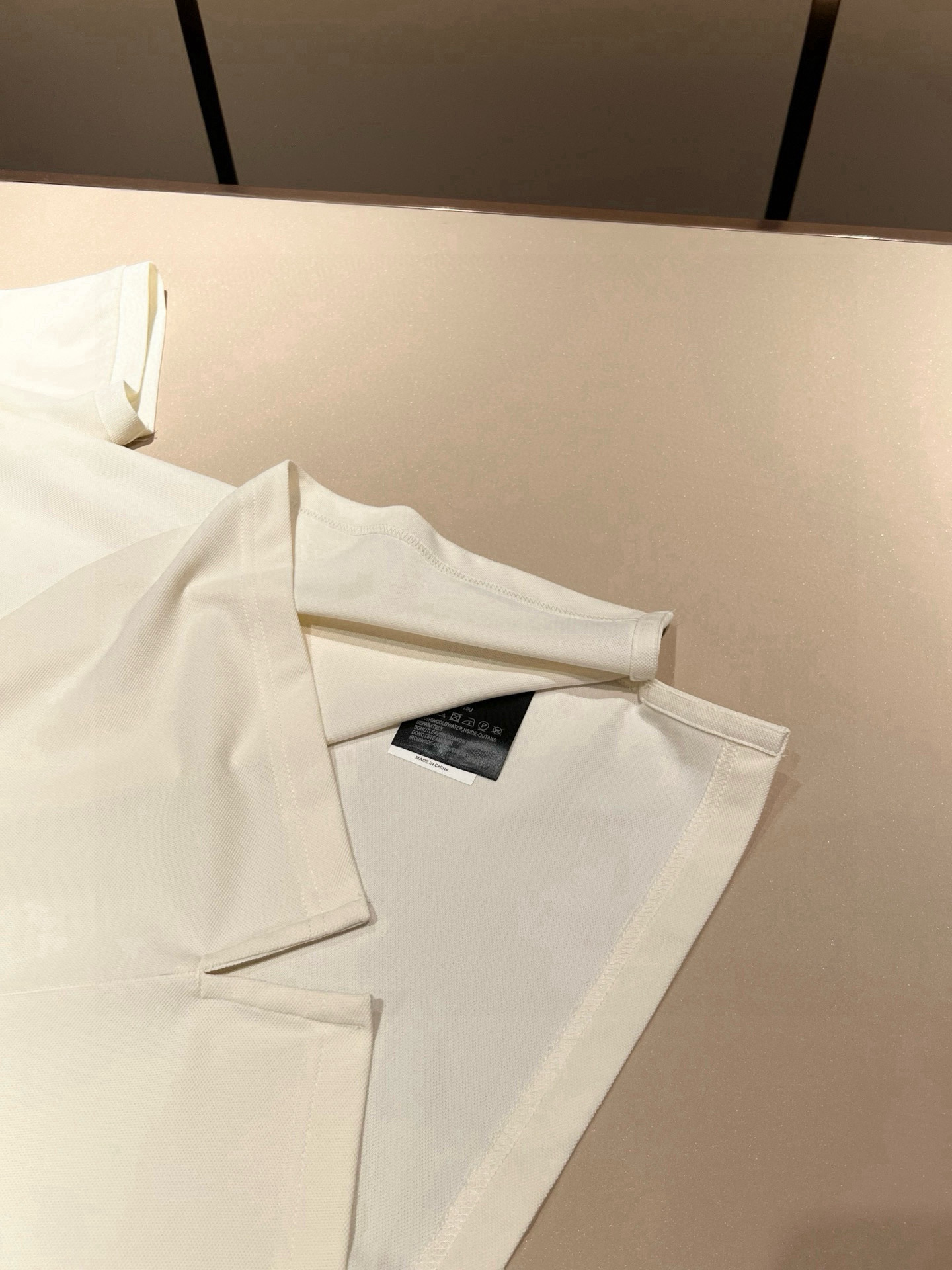 Prad*普*达 2026春夏季新款经典元素短袖Polo衫，经典大方的款式，可以穿十年都还是流行的那种，