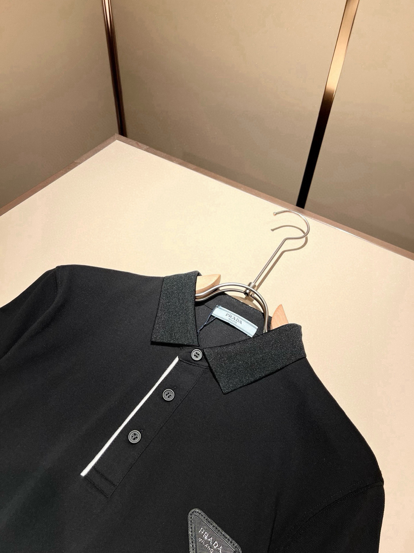 Prad*普*达 2026春夏季新款经典元素短袖Polo衫，经典大方的款式，可以穿十年都还是流行的那种，
