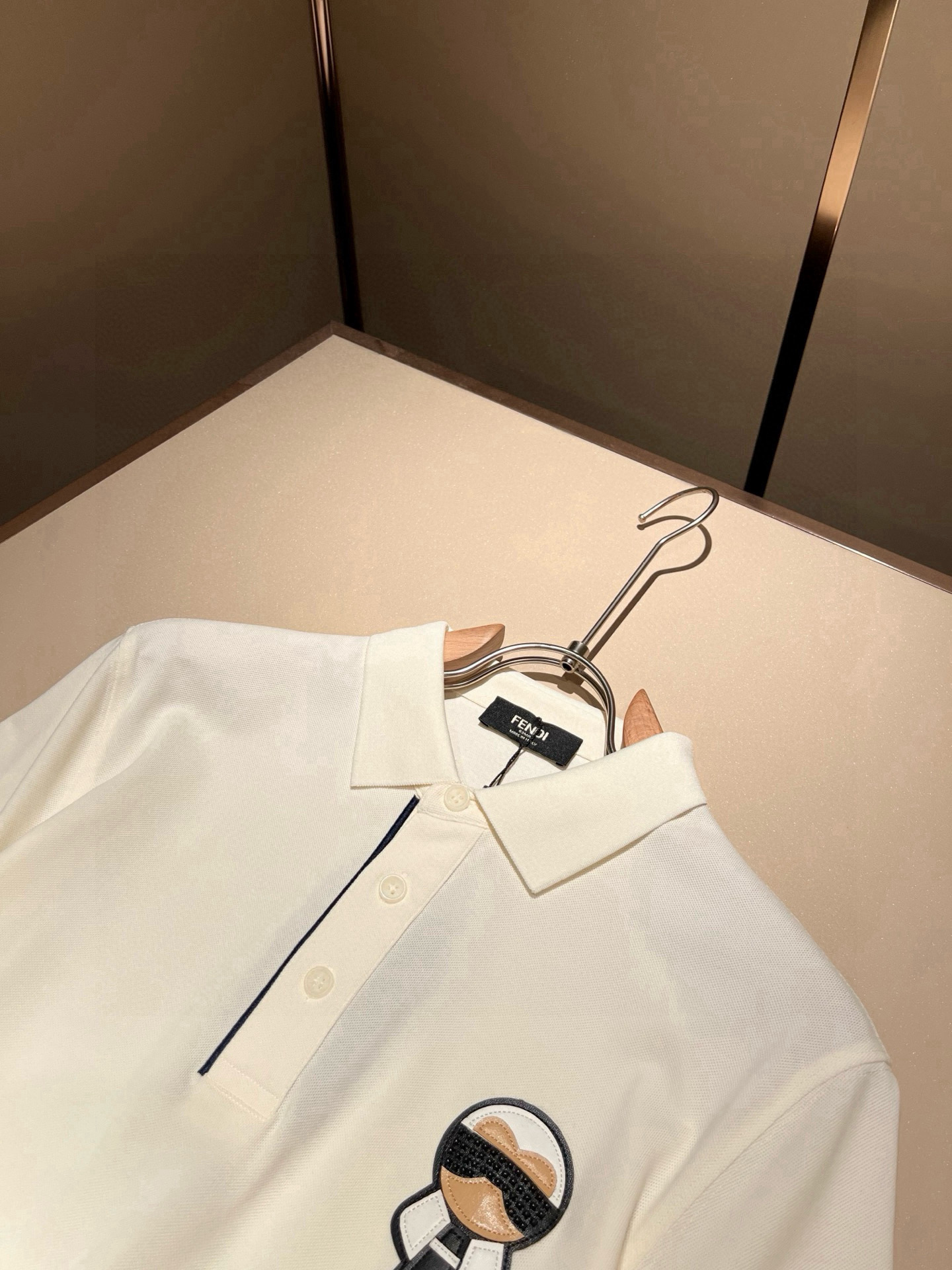 FEN 芬*迪2026春夏新款短袖Polo衫！净版百搭不限制年龄，胸前老佛爷logo图案工艺设计！无论你