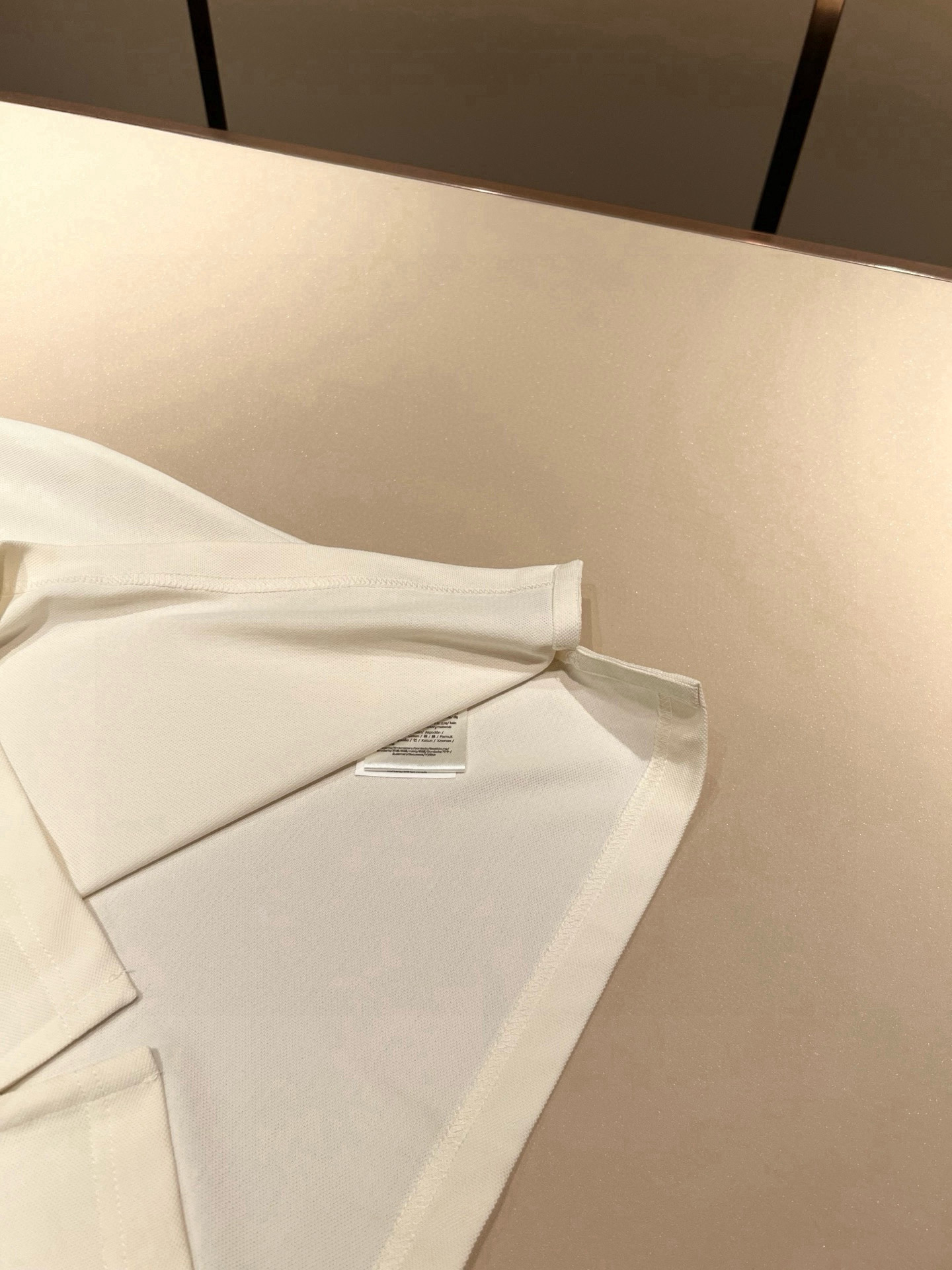 FEN 芬*迪2026春夏新款短袖Polo衫！净版百搭不限制年龄，胸前老佛爷logo图案工艺设计！无论你