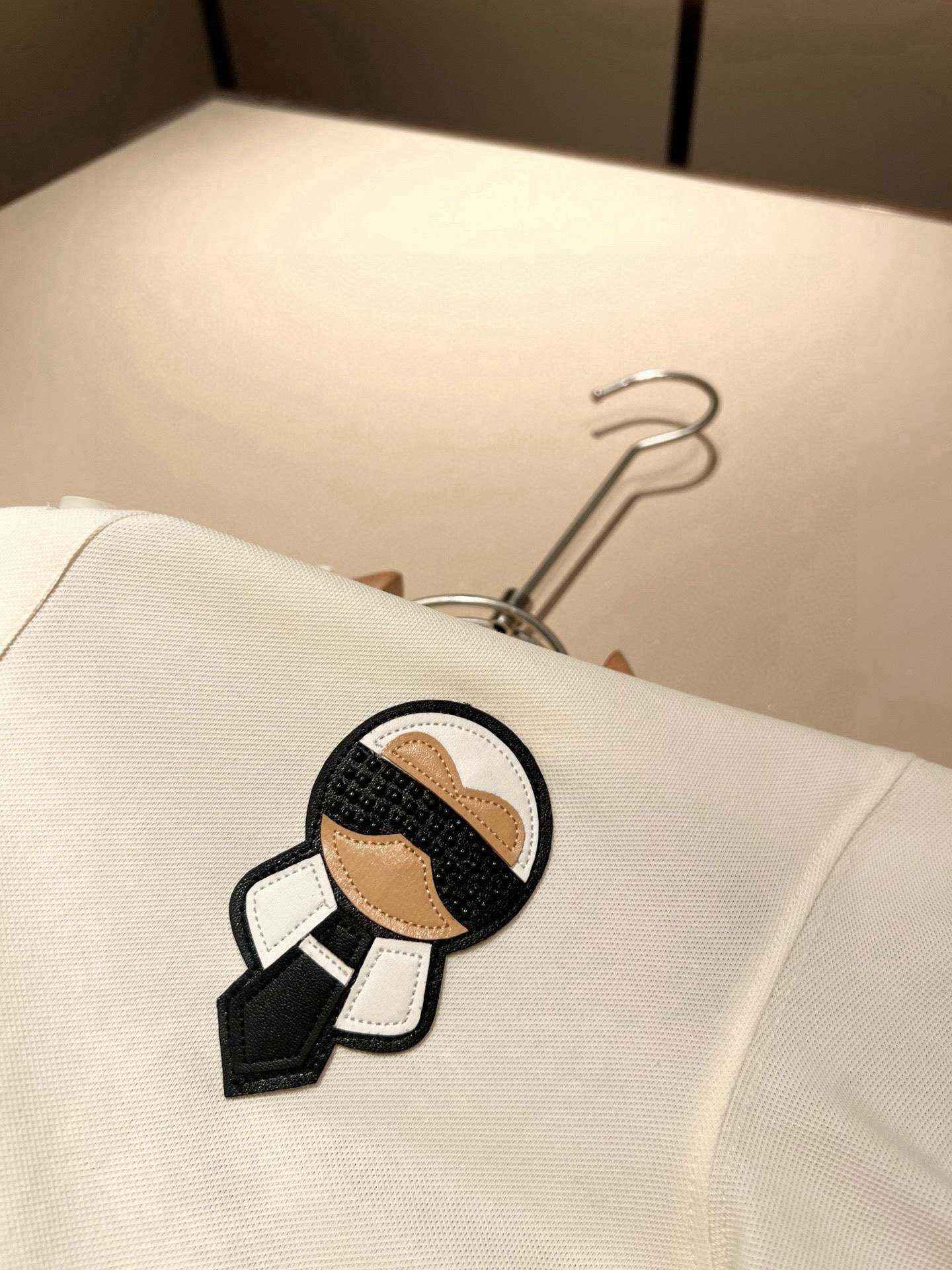 FEN 芬*迪2026春夏新款短袖Polo衫！净版百搭不限制年龄，胸前老佛爷logo图案工艺设计！无论你