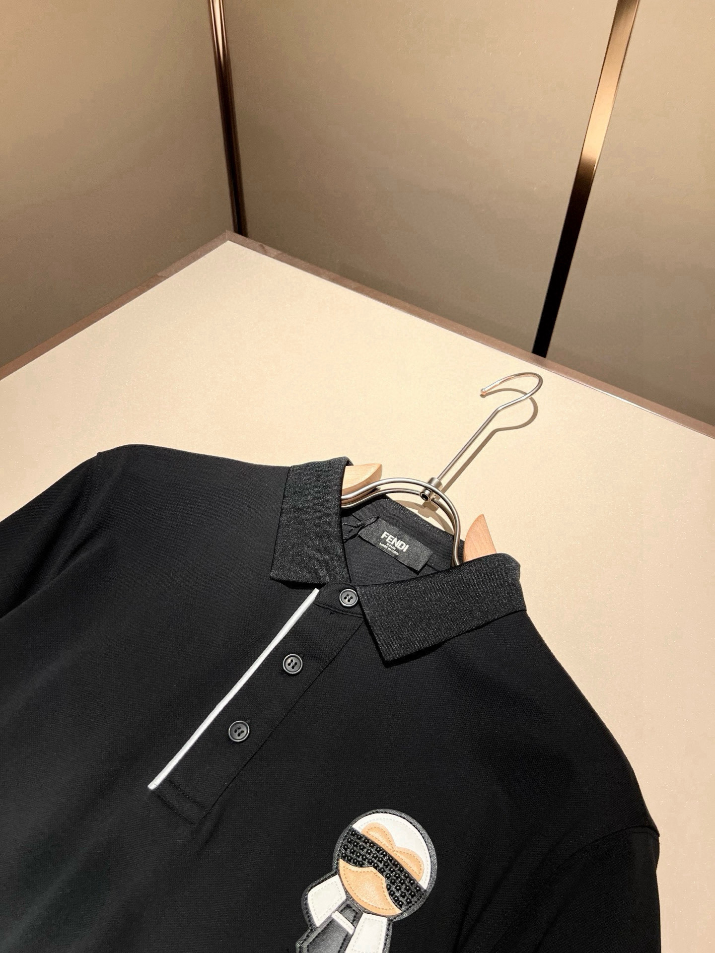 FEN 芬*迪2026春夏新款短袖Polo衫！净版百搭不限制年龄，胸前老佛爷logo图案工艺设计！无论你