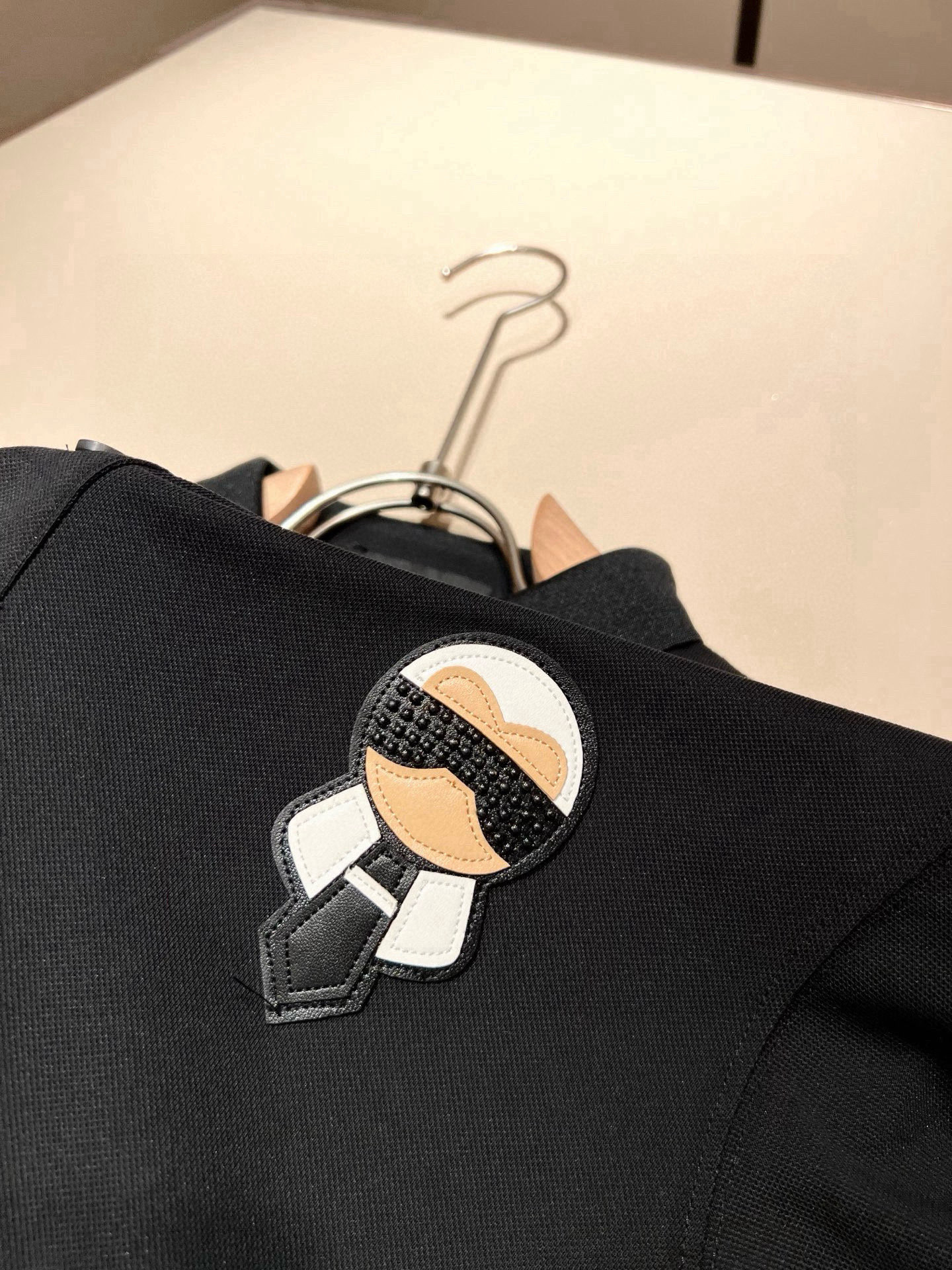 FEN 芬*迪2026春夏新款短袖Polo衫！净版百搭不限制年龄，胸前老佛爷logo图案工艺设计！无论你