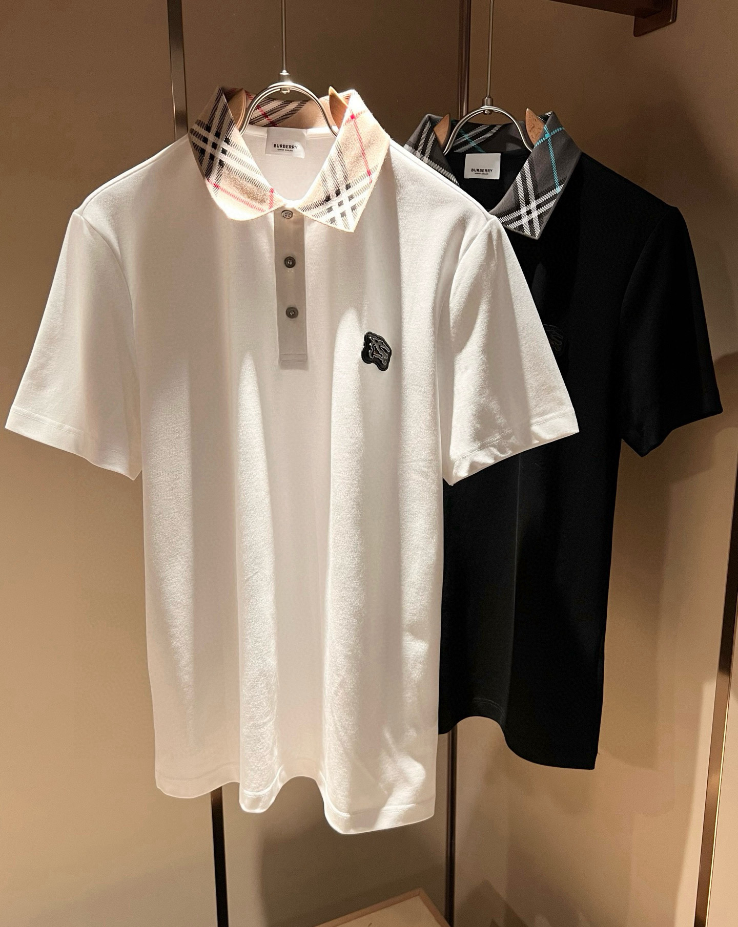 Bur*erry 巴*莉 2026春夏新款男士短袖Polo衫，品牌最新设计元素！既不单调也不复杂,恰到好