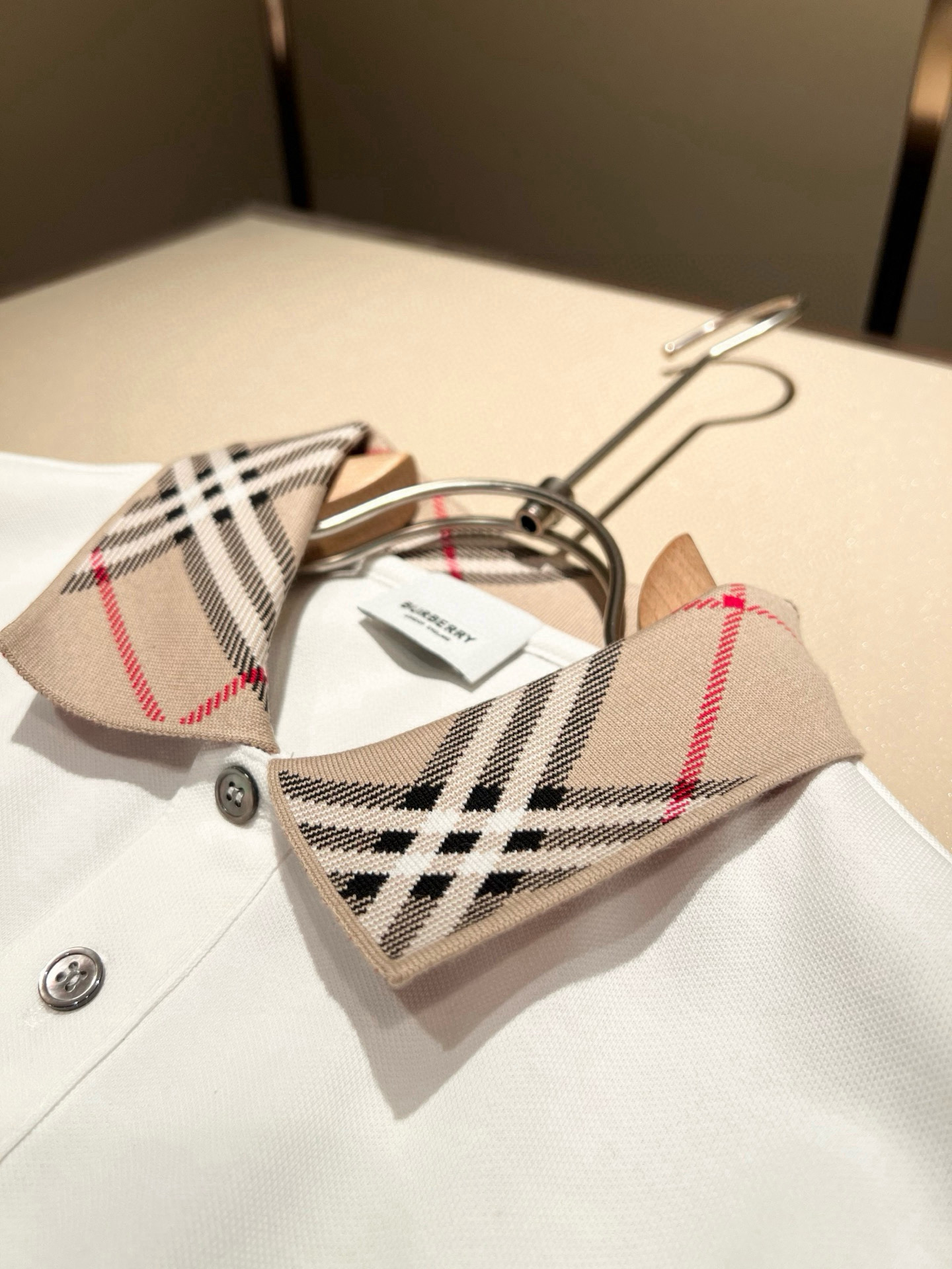 Bur*erry 巴*莉 2026春夏新款男士短袖Polo衫，品牌最新设计元素！既不单调也不复杂,恰到好