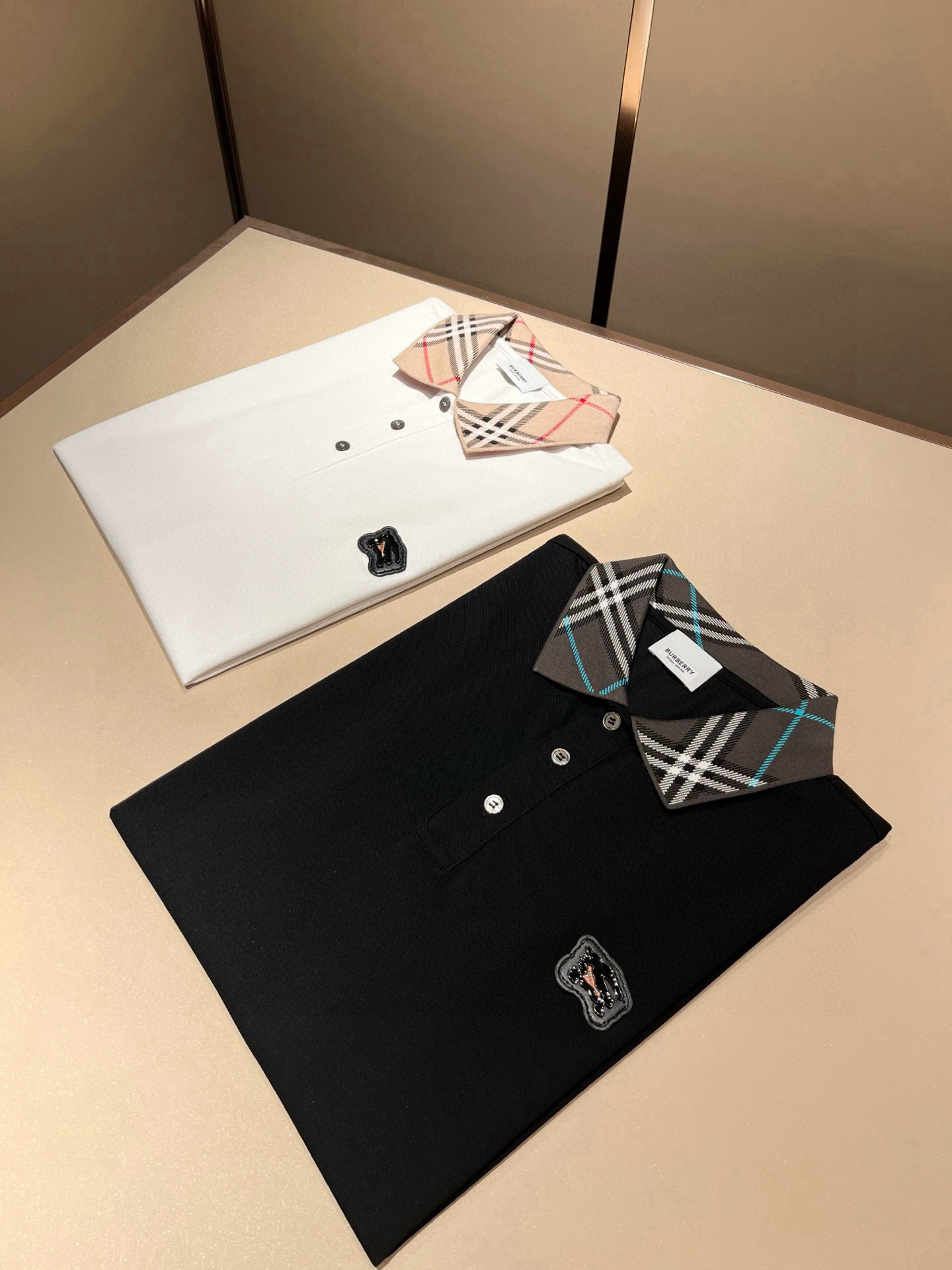 Bur*erry 巴*莉 2026春夏新款男士短袖Polo衫，品牌最新设计元素！既不单调也不复杂,恰到好