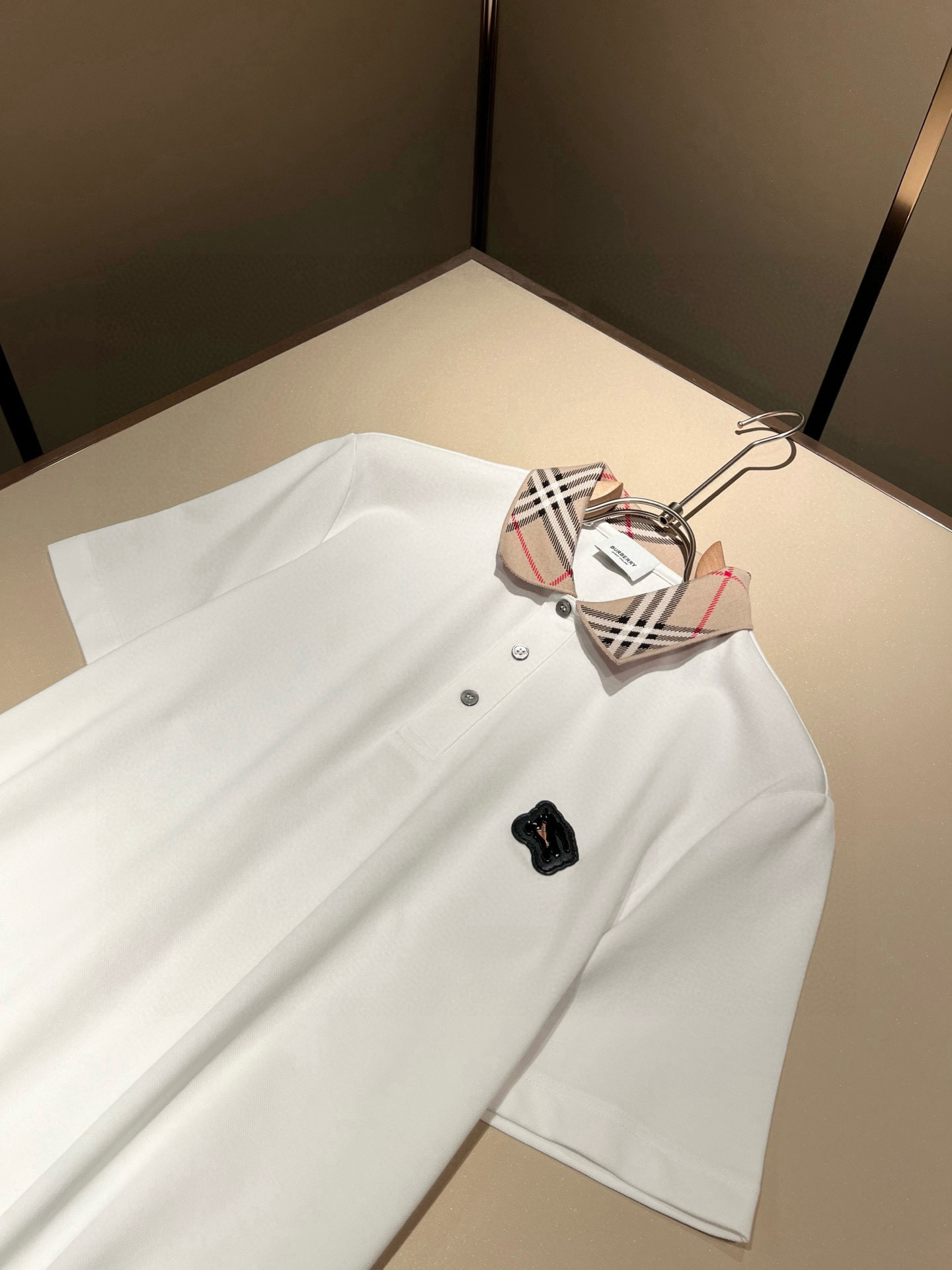 Bur*erry 巴*莉 2026春夏新款男士短袖Polo衫，品牌最新设计元素！既不单调也不复杂,恰到好