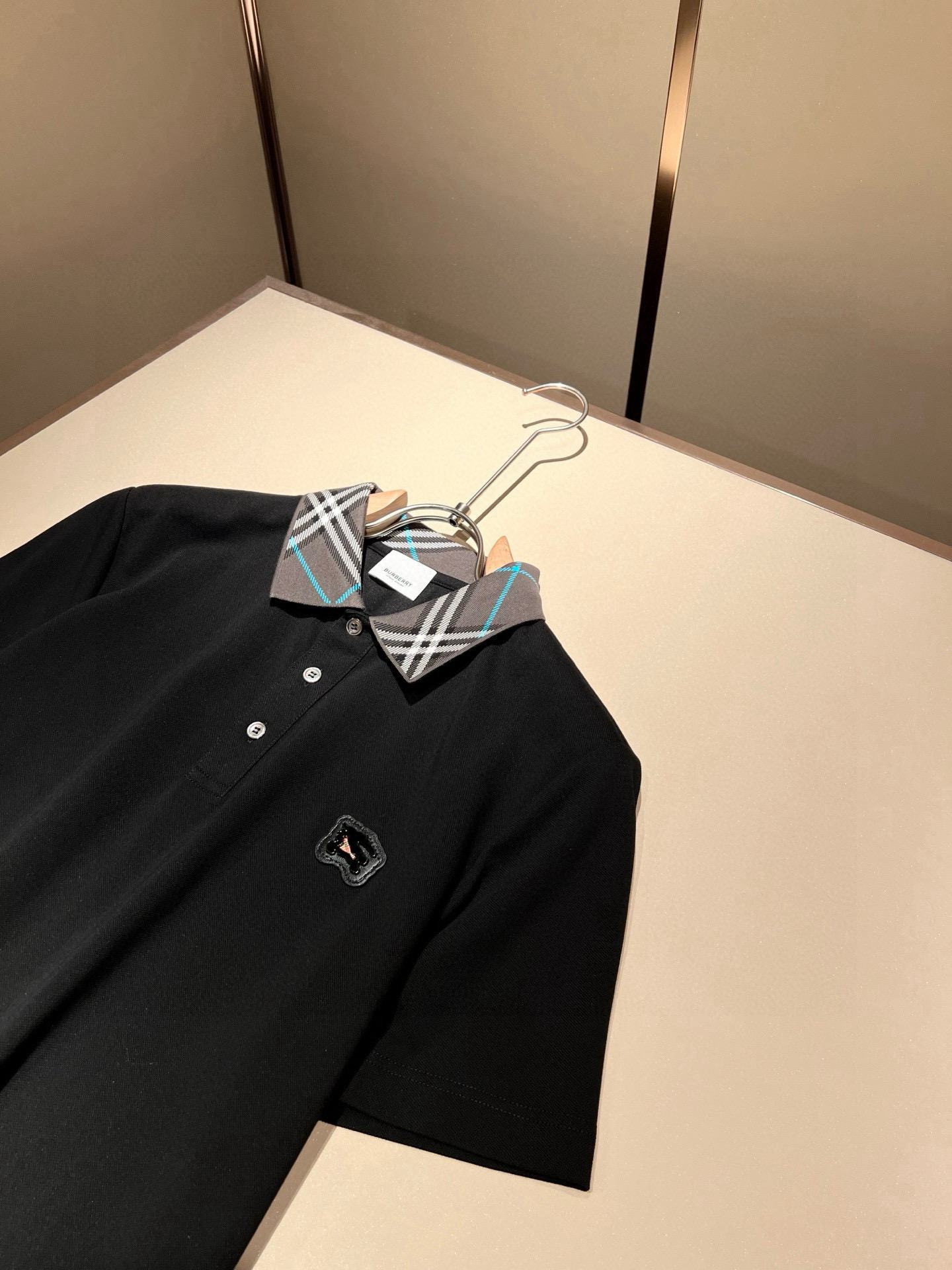 Bur*erry 巴*莉 2026春夏新款男士短袖Polo衫，品牌最新设计元素！既不单调也不复杂,恰到好