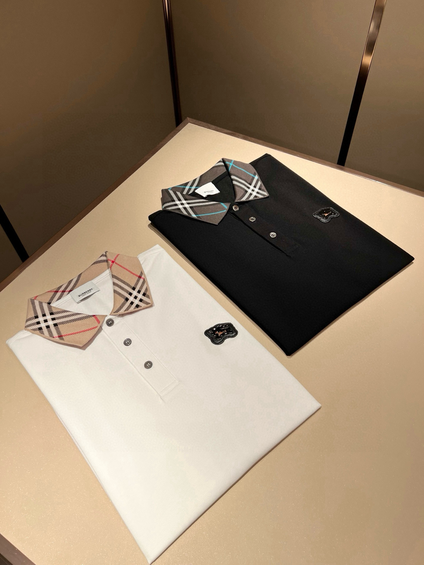Bur*erry 巴*莉 2026春夏新款男士短袖Polo衫，品牌最新设计元素！既不单调也不复杂,恰到好