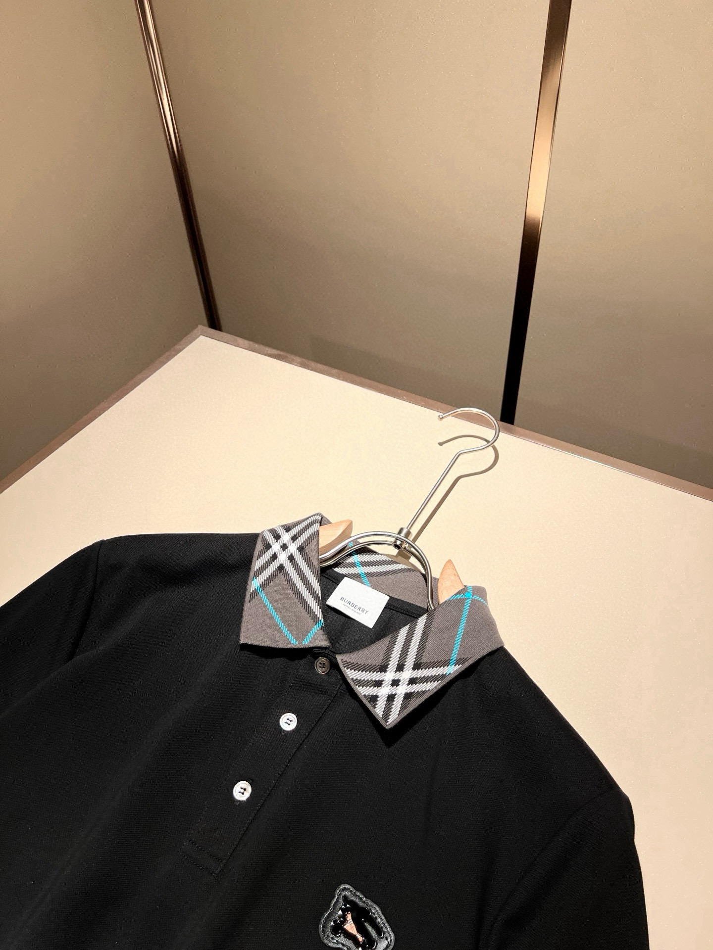 Bur*erry 巴*莉 2026春夏新款男士短袖Polo衫，品牌最新设计元素！既不单调也不复杂,恰到好