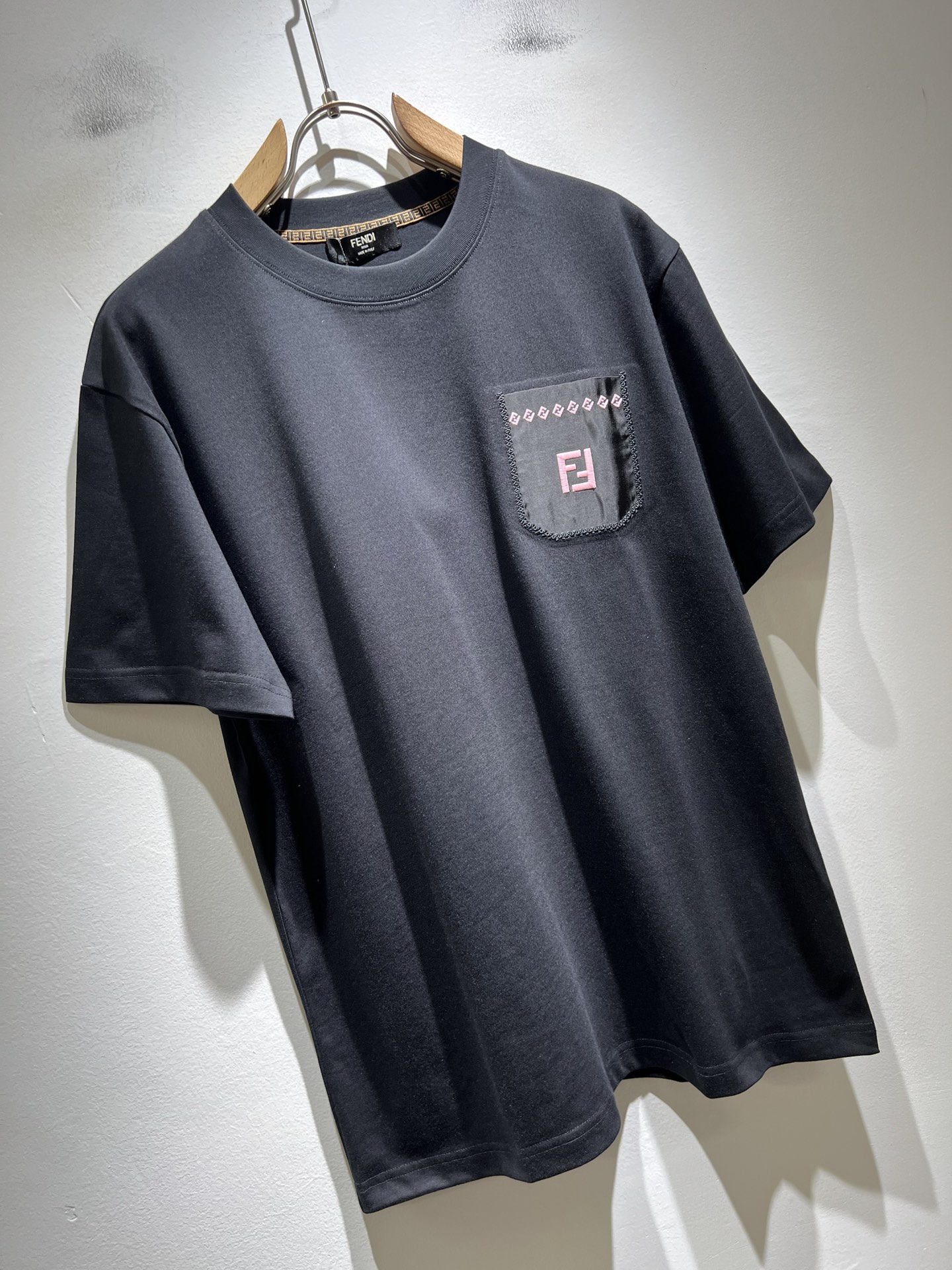 FEN*I 芬*迪2026春夏新款FD家族FF男女同款👫短袖T恤，男女同款👫百搭极简短袖。意大利原厂订单