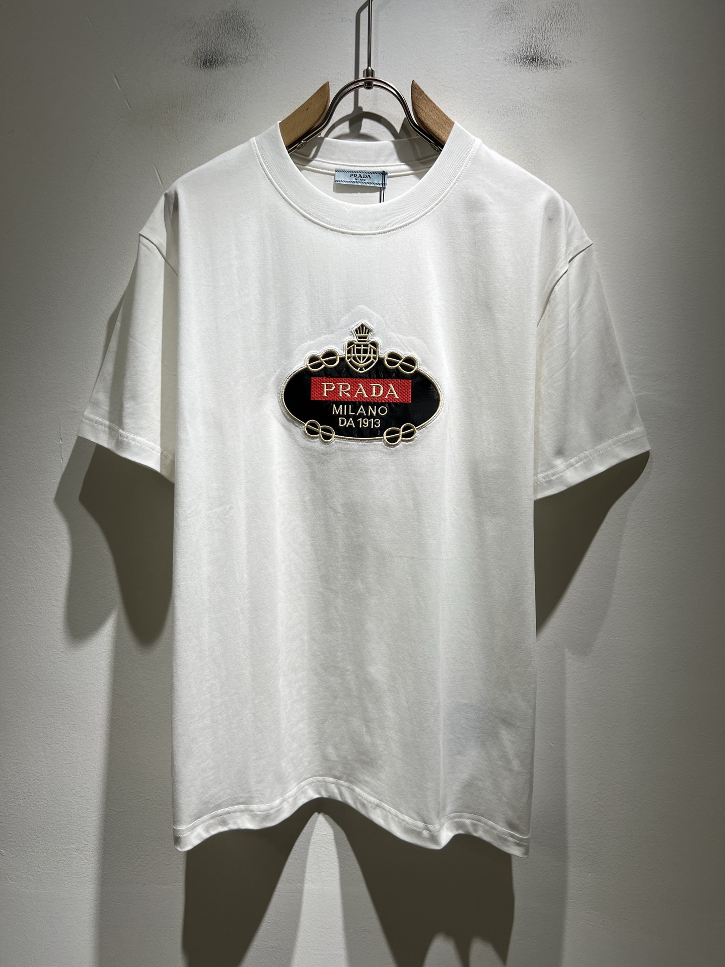 PRAD*A普*达2026春夏新款男女同款👫短袖T恤，最新款全网独家首上！！~既经典有时尚百搭，谁不爱啊