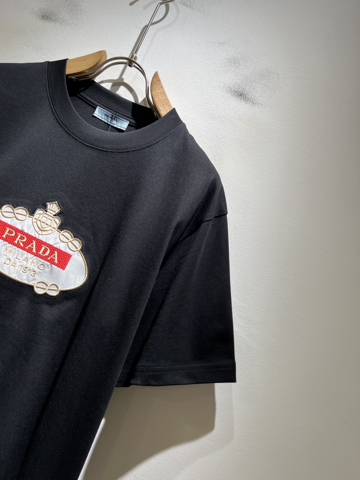 PRAD*A普*达2026春夏新款男女同款👫短袖T恤，最新款全网独家首上！！~既经典有时尚百搭，谁不爱啊