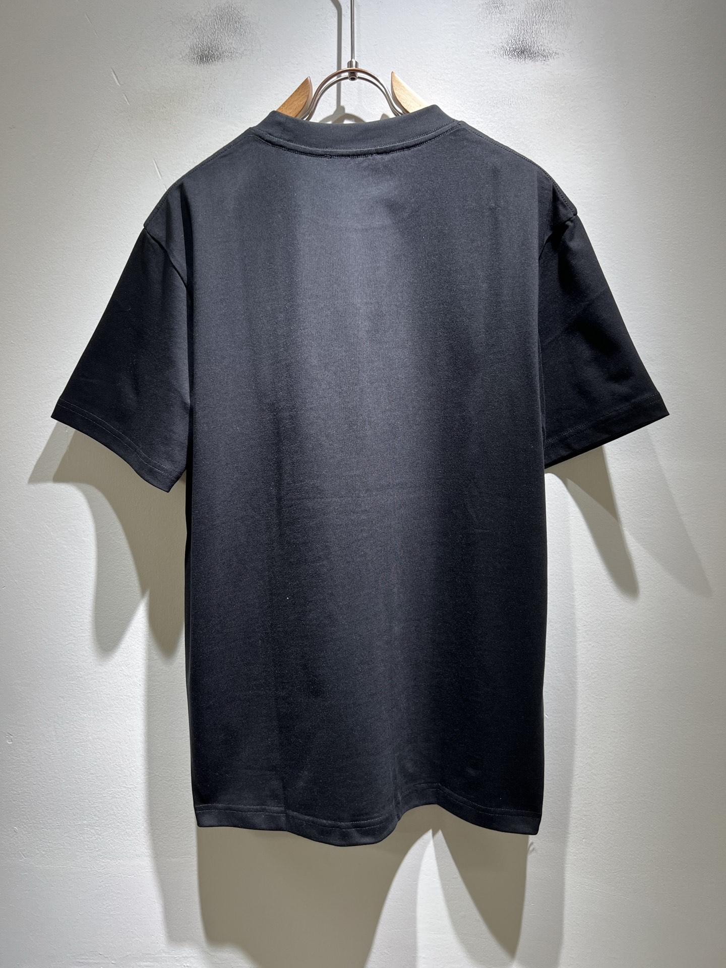 PRAD*A普*达2026春夏新款男女同款👫短袖T恤，最新款全网独家首上！！~既经典有时尚百搭，谁不爱啊