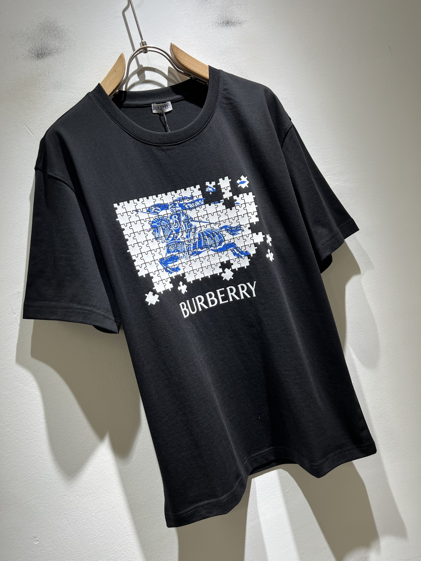 BURBER*Y巴*莉2026春夏新品短袖T恤，重磅来袭，最近比较火热的环保纯棉面料制作而成，高端户外运
