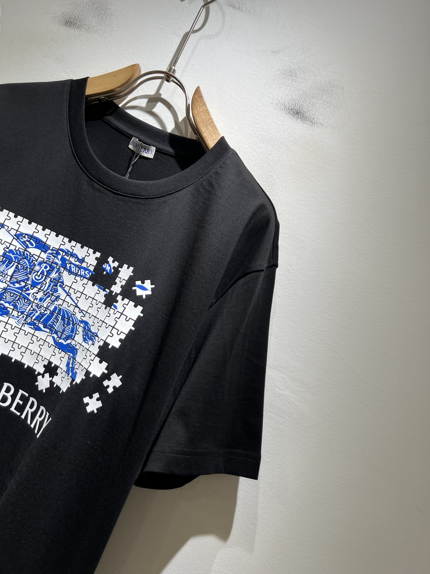 BURBER*Y巴*莉2026春夏新品短袖T恤，重磅来袭，最近比较火热的环保纯棉面料制作而成，高端户外运