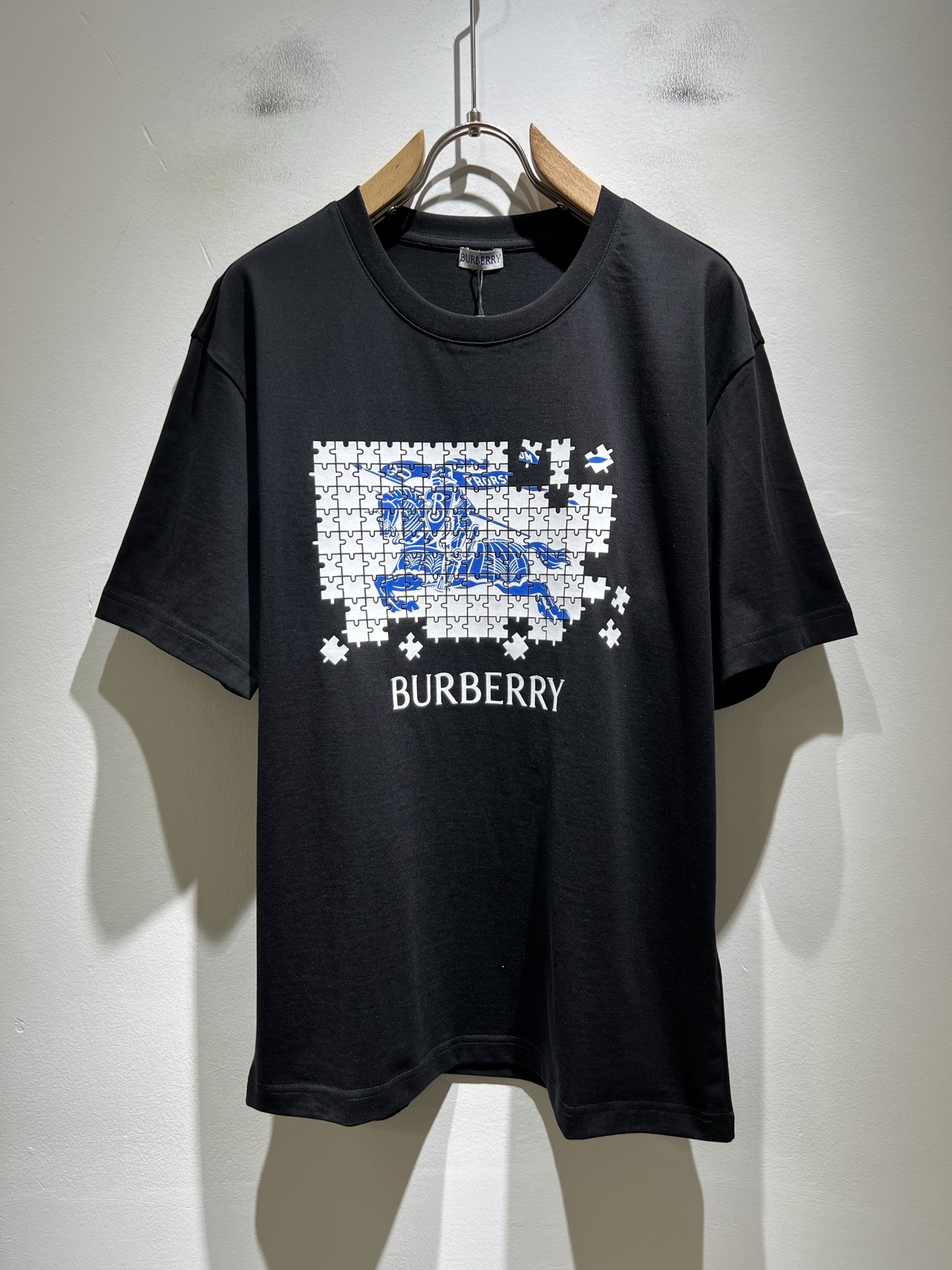 BURBER*Y巴*莉2026春夏新品短袖T恤，重磅来袭，最近比较火热的环保纯棉面料制作而成，高端户外运