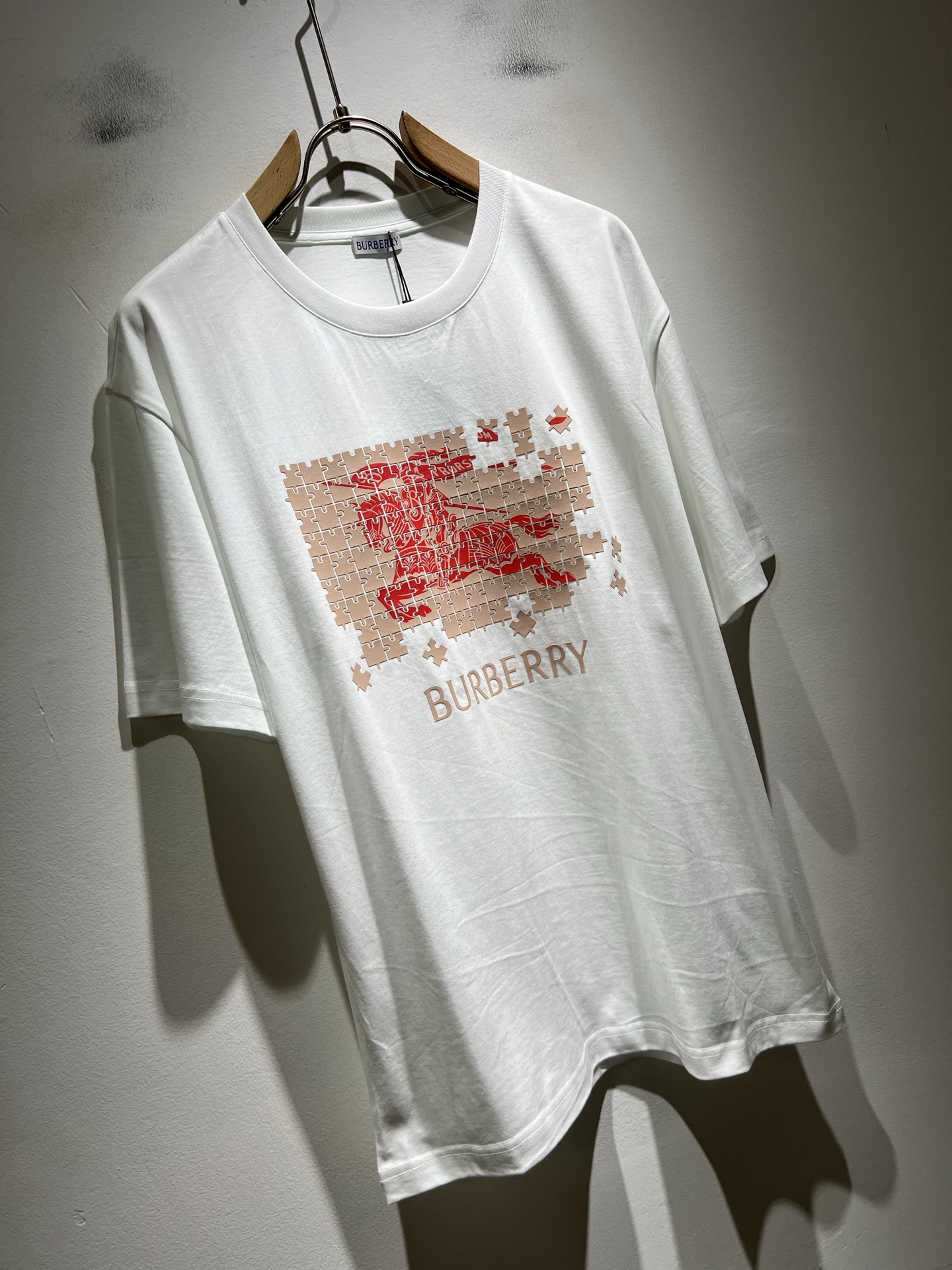 BURBER*Y巴*莉2026春夏新品短袖T恤，重磅来袭，最近比较火热的环保纯棉面料制作而成，高端户外运