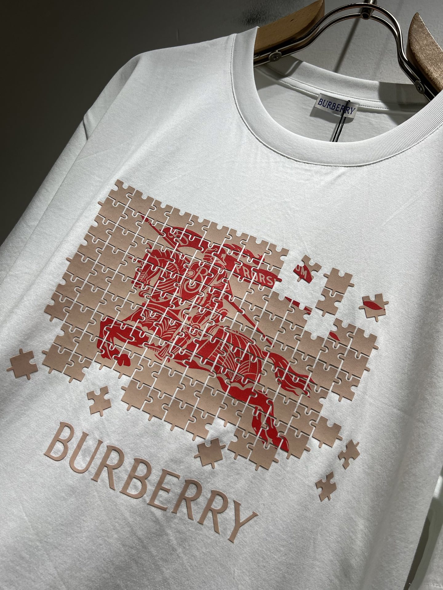 BURBER*Y巴*莉2026春夏新品短袖T恤，重磅来袭，最近比较火热的环保纯棉面料制作而成，高端户外运