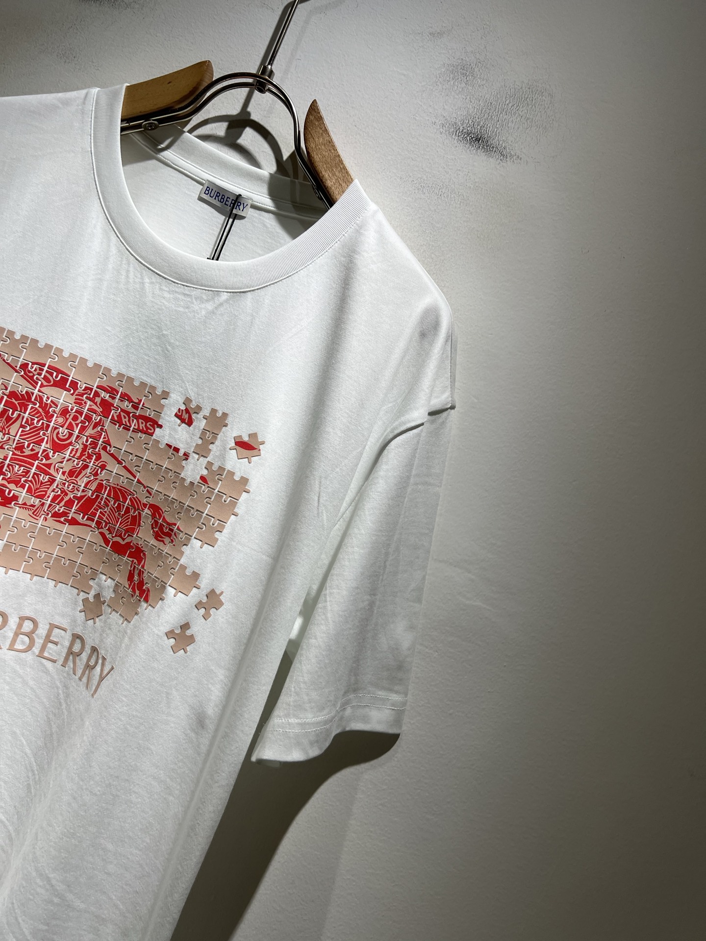 BURBER*Y巴*莉2026春夏新品短袖T恤，重磅来袭，最近比较火热的环保纯棉面料制作而成，高端户外运