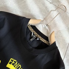 FEN*I 芬*迪2026春夏新款FD家族FF男女同款👫短袖T恤,男女同款👫百搭极简短袖。意大利原厂订单 FEN*I 芬*迪2026春夏新款FD家族FF男女同款👫短袖T恤,男女同款👫百搭极简短袖。意大利原厂订单