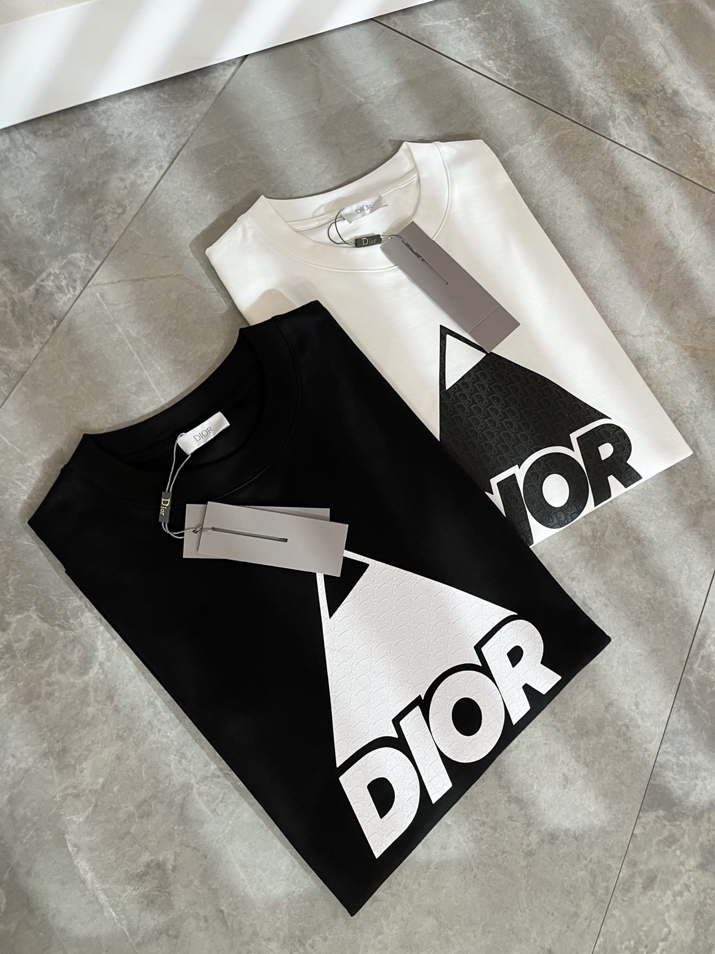 Dio*迪家 2026春夏新款男女同款👫短袖T恤，专柜同步发售！定制专属260克纯棉面料，定制原版工艺螺