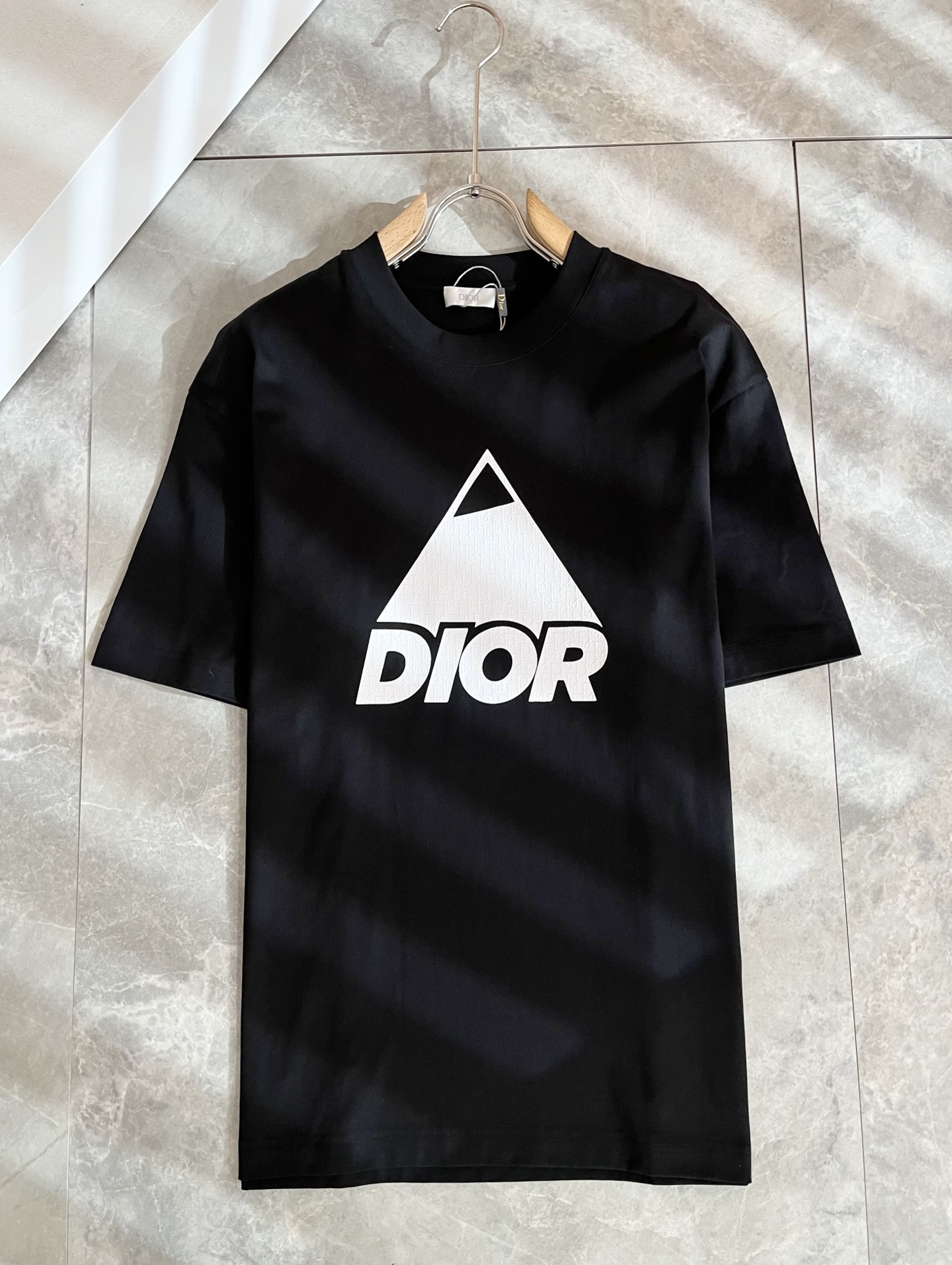 Dio*迪家 2026春夏新款男女同款👫短袖T恤，专柜同步发售！定制专属260克纯棉面料，定制原版工艺螺