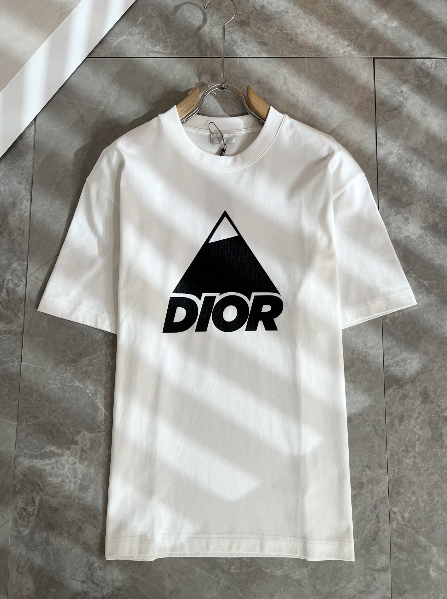 Dio*迪家 2026春夏新款男女同款👫短袖T恤，专柜同步发售！定制专属260克纯棉面料，定制原版工艺螺