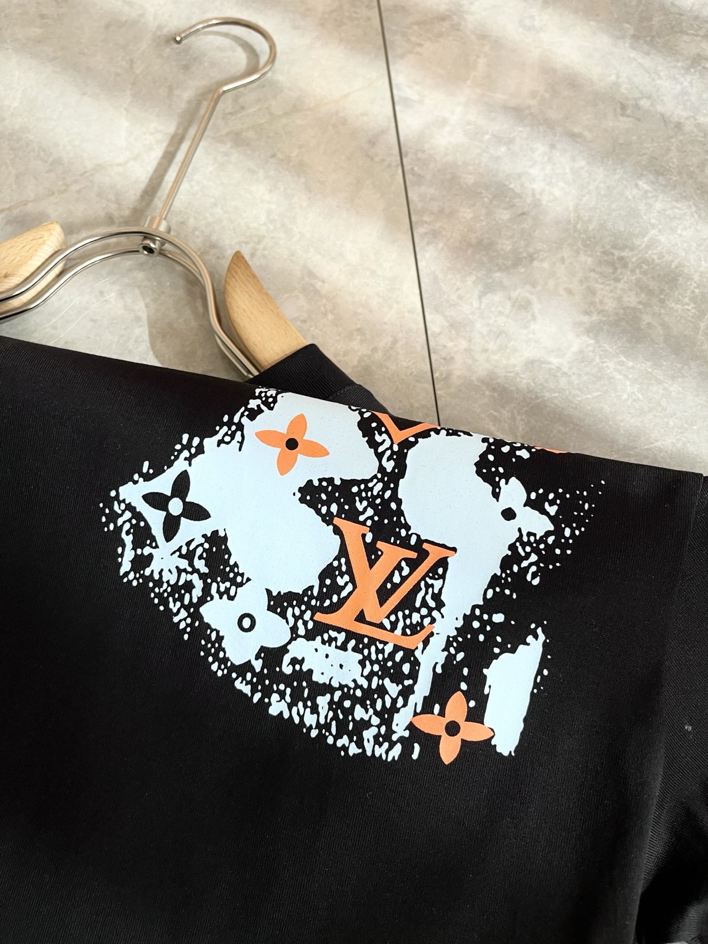 Louis Vuit*on 2026春夏路易家族轻奢Monogram印花工艺短袖T恤，男女同款👫背后反向