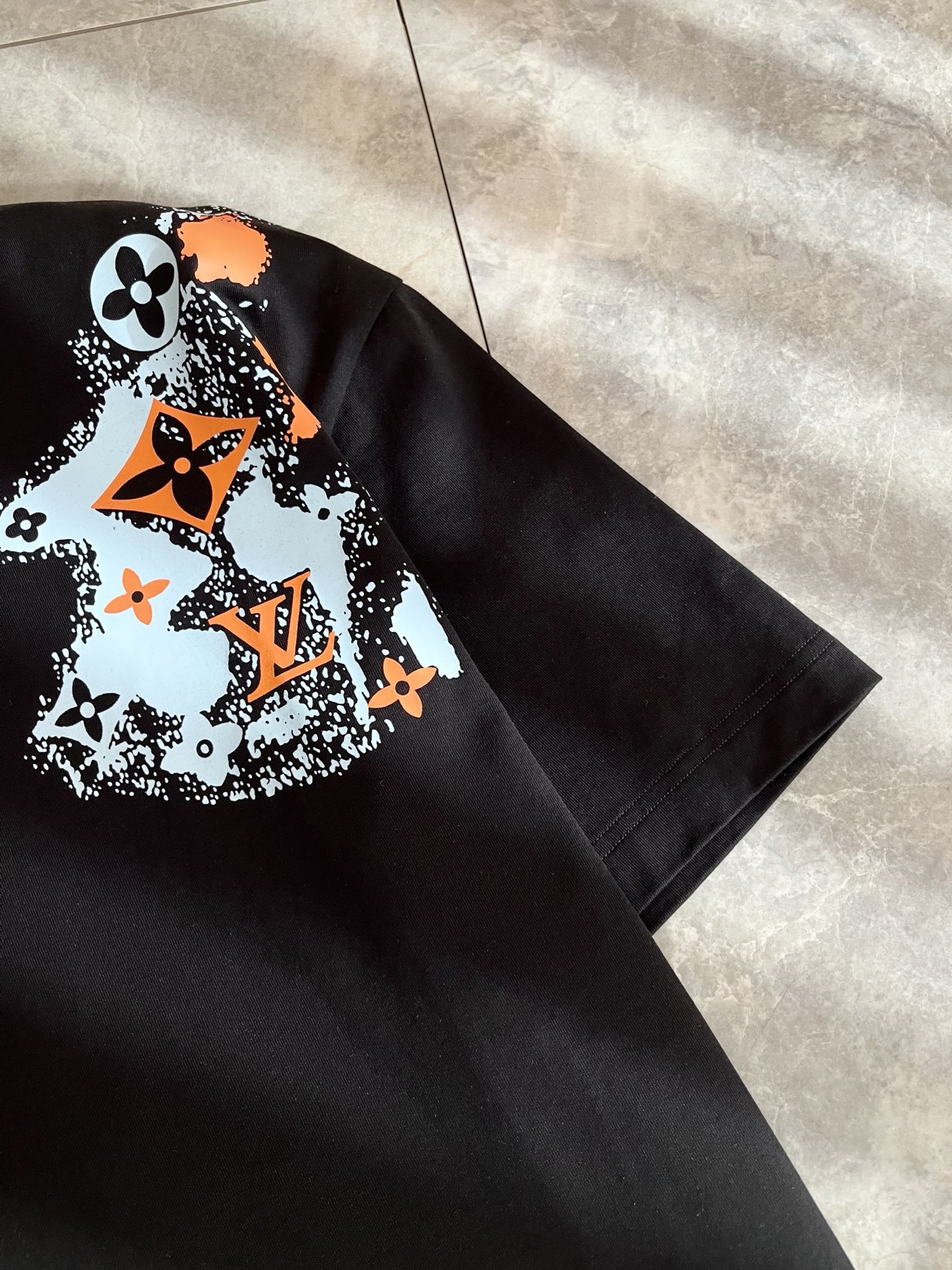 Louis Vuit*on 2026春夏路易家族轻奢Monogram印花工艺短袖T恤，男女同款👫背后反向