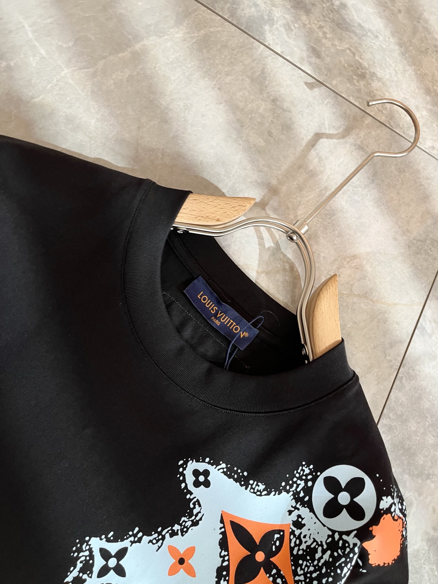 Louis Vuit*on 2026春夏路易家族轻奢Monogram印花工艺短袖T恤，男女同款👫背后反向