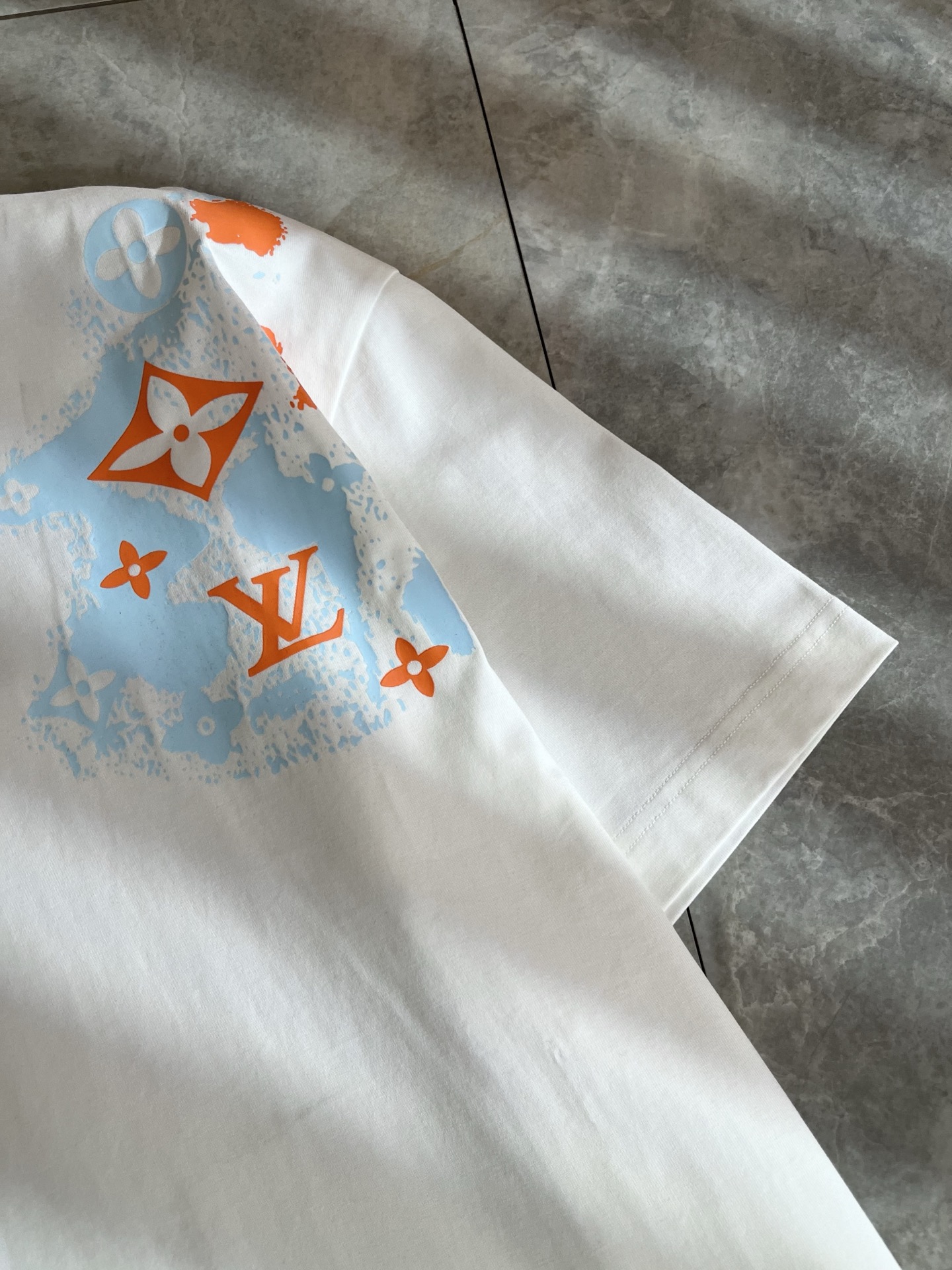 Louis Vuit*on 2026春夏路易家族轻奢Monogram印花工艺短袖T恤，男女同款👫背后反向