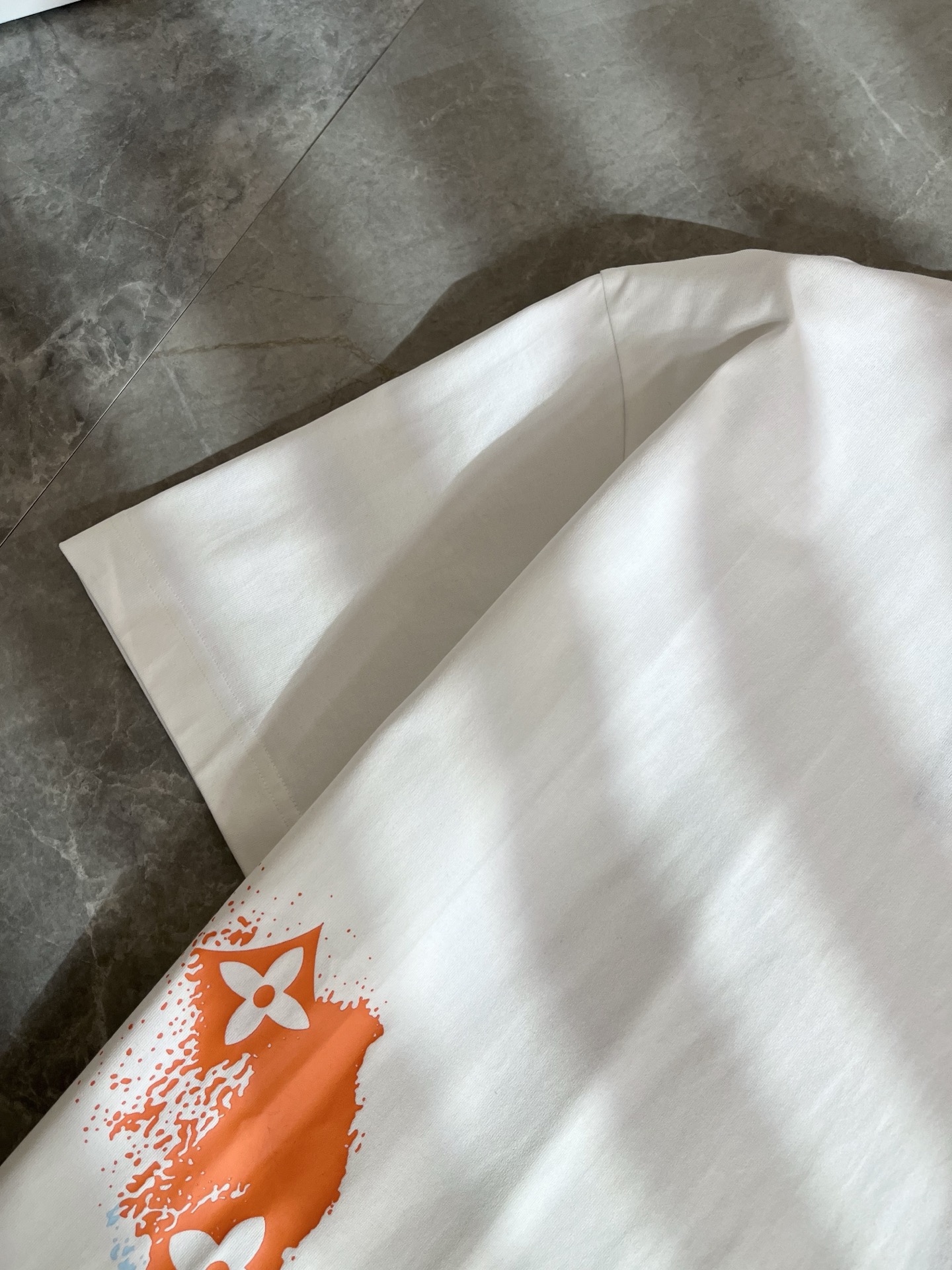 Louis Vuit*on 2026春夏路易家族轻奢Monogram印花工艺短袖T恤，男女同款👫背后反向