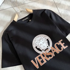 VERS*CE/范*哲 2026春夏新品原单短袖T恤,VERS*CE/范*哲 贸易公司渠道 产品 值 VERS*CE/范*哲 2026春夏新品原单短袖T恤,VERS*CE/范*哲 贸易公司渠道 产品 值