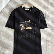 BURBER*Y巴*莉2026春夏新品短袖T恤,重磅来袭,最近比较火热的环保纯棉面料制作而成,高端户外运 BURBER*Y巴*莉2026春夏新品短袖T恤,重磅来袭,最近比较火热的环保纯棉面料制作而成,高端户外运