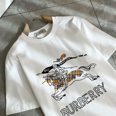 BURBER*Y巴*莉2026春夏新品短袖T恤,重磅来袭,最近比较火热的环保纯棉面料制作而成,高端户外运 BURBER*Y巴*莉2026春夏新品短袖T恤,重磅来袭,最近比较火热的环保纯棉面料制作而成,高端户外运