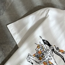 BURBER*Y巴*莉2026春夏新品短袖T恤,重磅来袭,最近比较火热的环保纯棉面料制作而成,高端户外运 BURBER*Y巴*莉2026春夏新品短袖T恤,重磅来袭,最近比较火热的环保纯棉面料制作而成,高端户外运