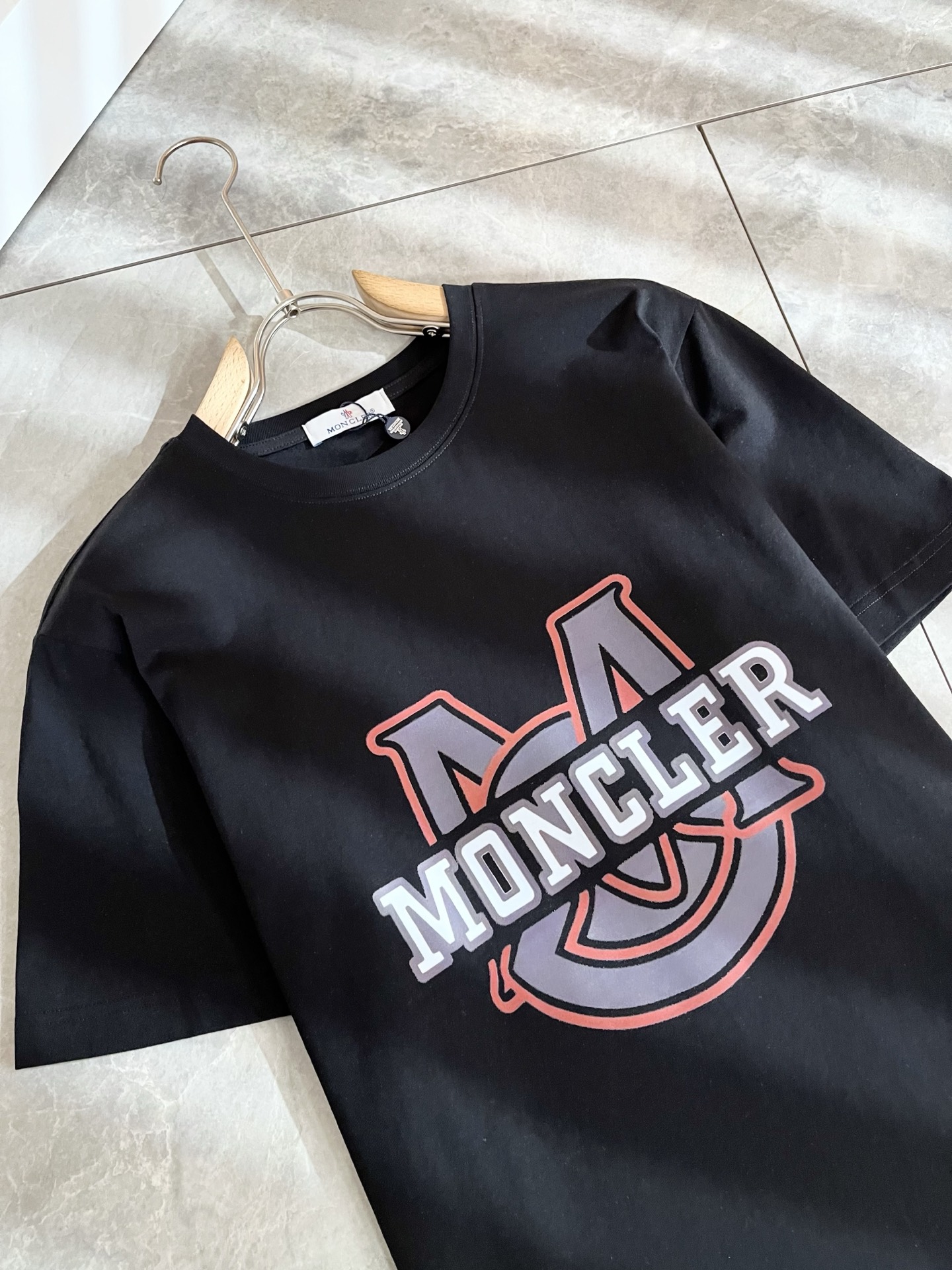Moncler蒙家 2026春夏最新男女同款👫贸易订单短袖T恤，全品相！！网红款！采用logo图案印花设
